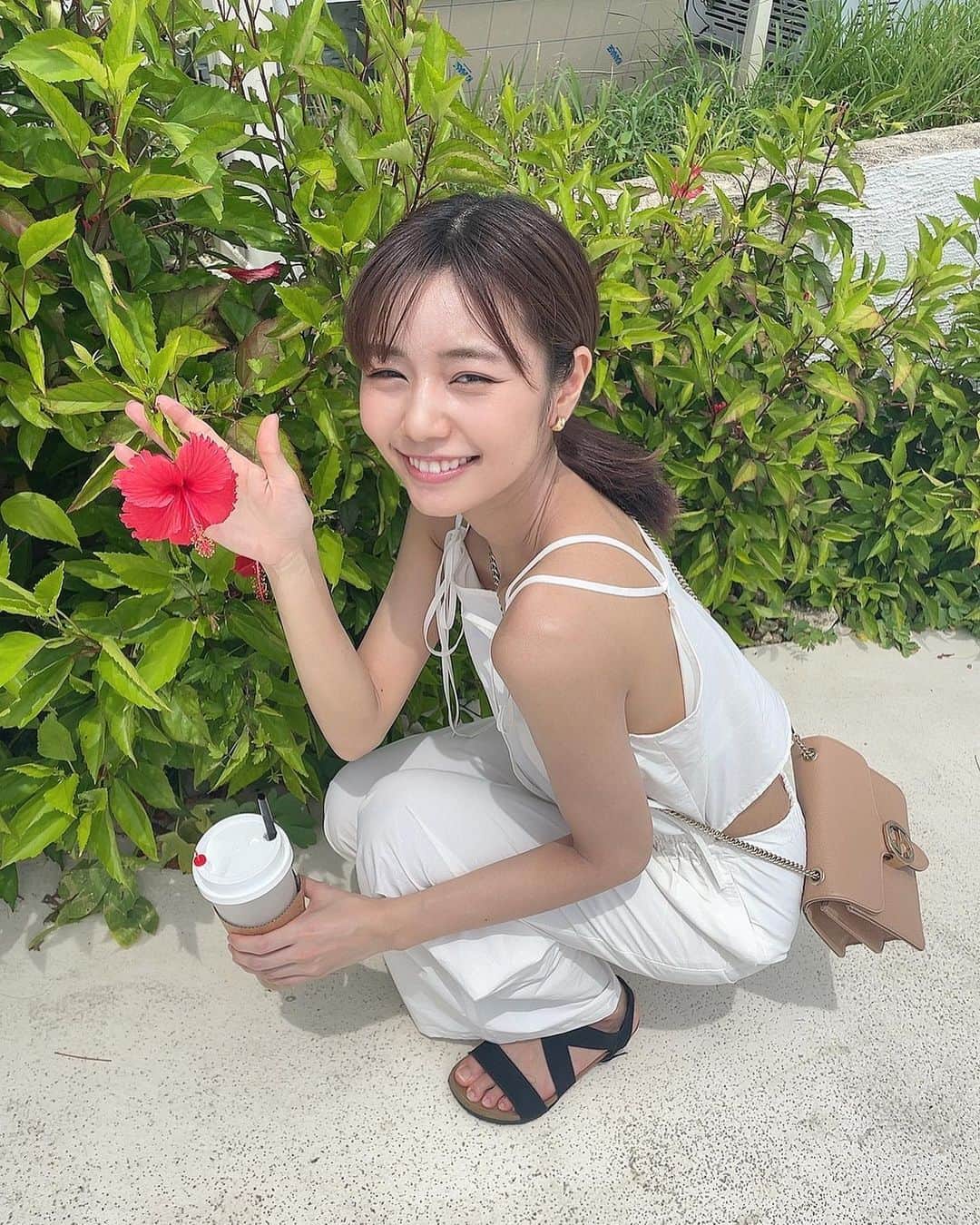 杉浦みずきのインスタグラム：「. 今年1焼けてた瞬間🫠☀️ 目開いてないでーーーー 太陽と戦ってた ・ ・ #沖縄 #ちょっと前です #今年の夏も真っ黒  #🌺」