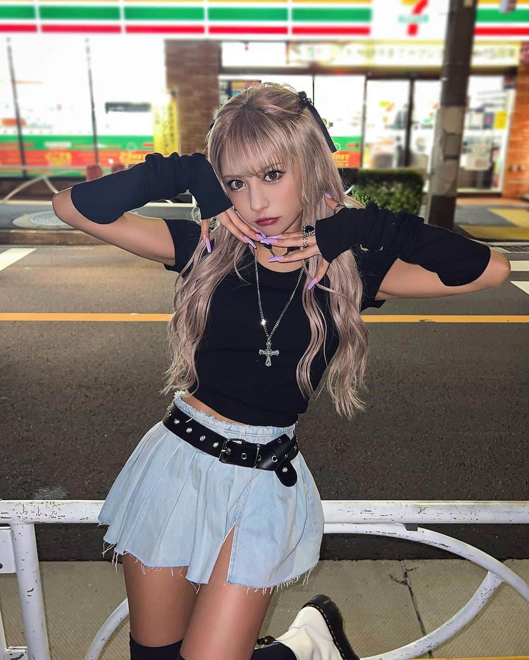 華のインスタグラム：「🐈‍⬛🌙 @egoist_official」