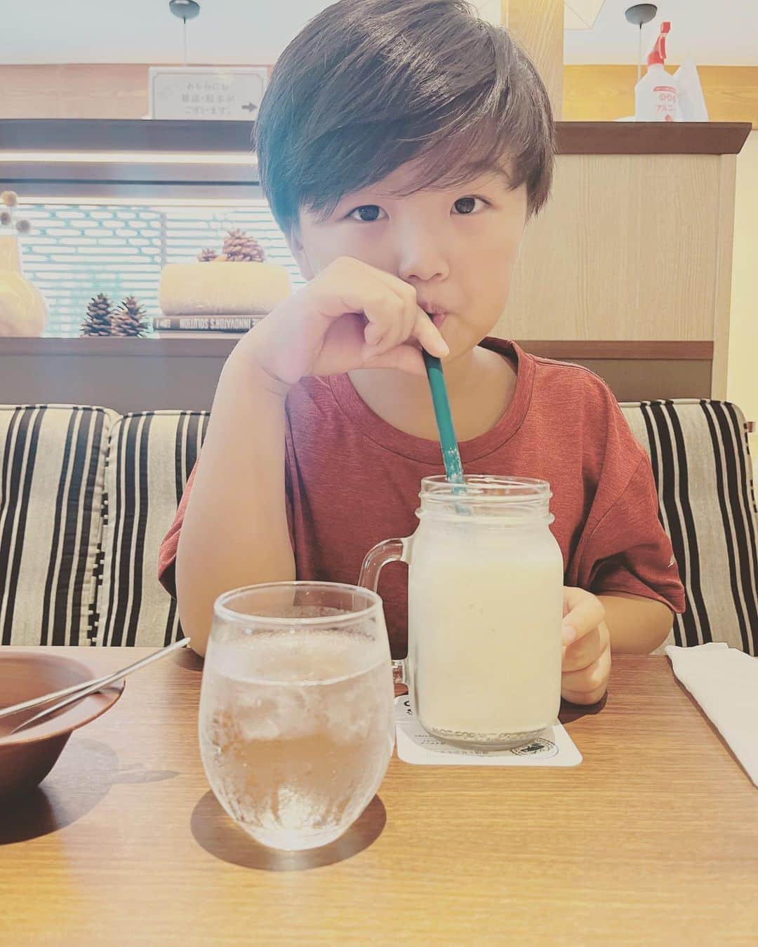 藤倉幸子さんのインスタグラム写真 - (藤倉幸子Instagram)「🖤🤍🖤🤍  今日晟が夏期保育だったから昊と2人でちょっとの時間ランチデート✨  久しぶりに2人でゆっくり出来て良かった！  中々2人だけの時間って取れないから嬉しかったし昊もとっても嬉しそうだったし沢山甘えてくれた。 やっぱり昊くんだけの時間も作るのって大事ね🫶🏻 いつもありがとう🤍」8月25日 18時04分 - sachikofujikura