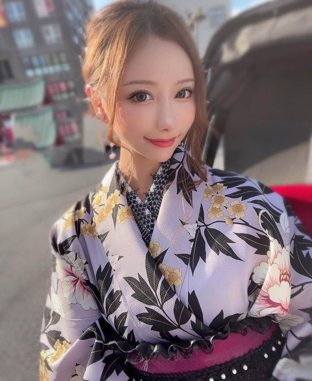 のインスタグラム：「⛩ ・ ・ ・ ・ ・ #浅草#浴衣#着物#着物レンタル#浴衣ヘア #浴衣ヘアアレンジ#着物ヘア#浴衣コーデ#お祭り#屋台#着物コーディネート#りんご飴#神社#浅草寺#雷門#人力」