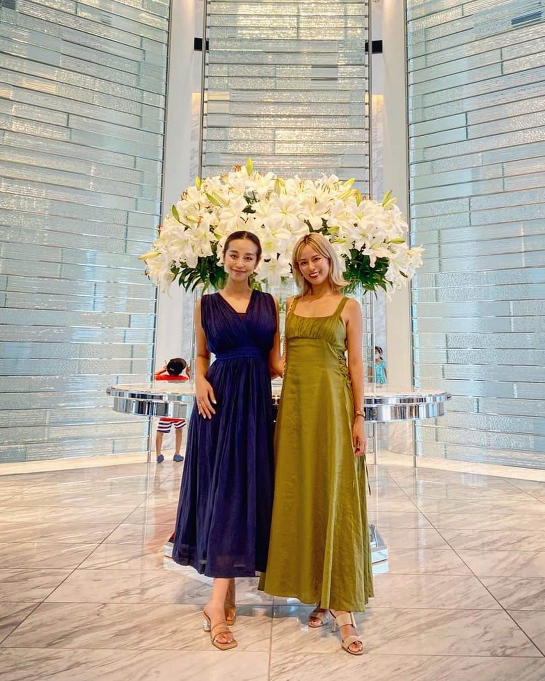 PINKYのインスタグラム：「絶賛夏休み中🌻✨☀️  旅行に来ていた @makikudooo さんfamilyに会いにベイコートへ🌟  happy時間をありがとうございました😊❤️  ・・・  #love #happy #family #momlife #BHCL #夏休み満喫中」