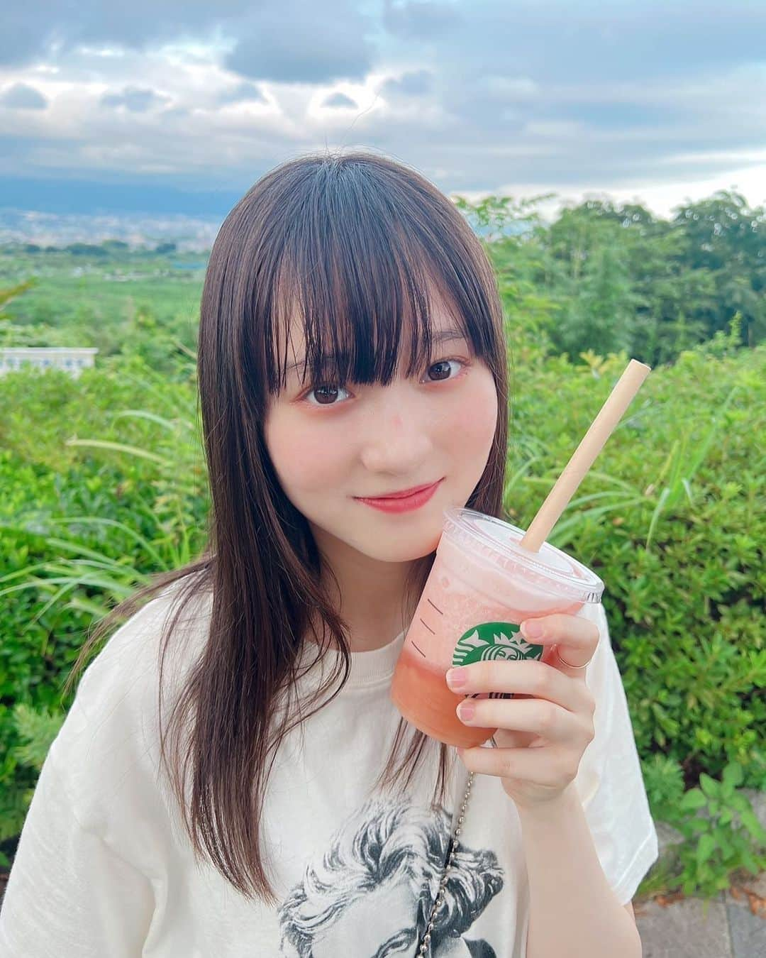 石田結耶のインスタグラム：「. めっちゃ前だけど桃飲みました🍑」