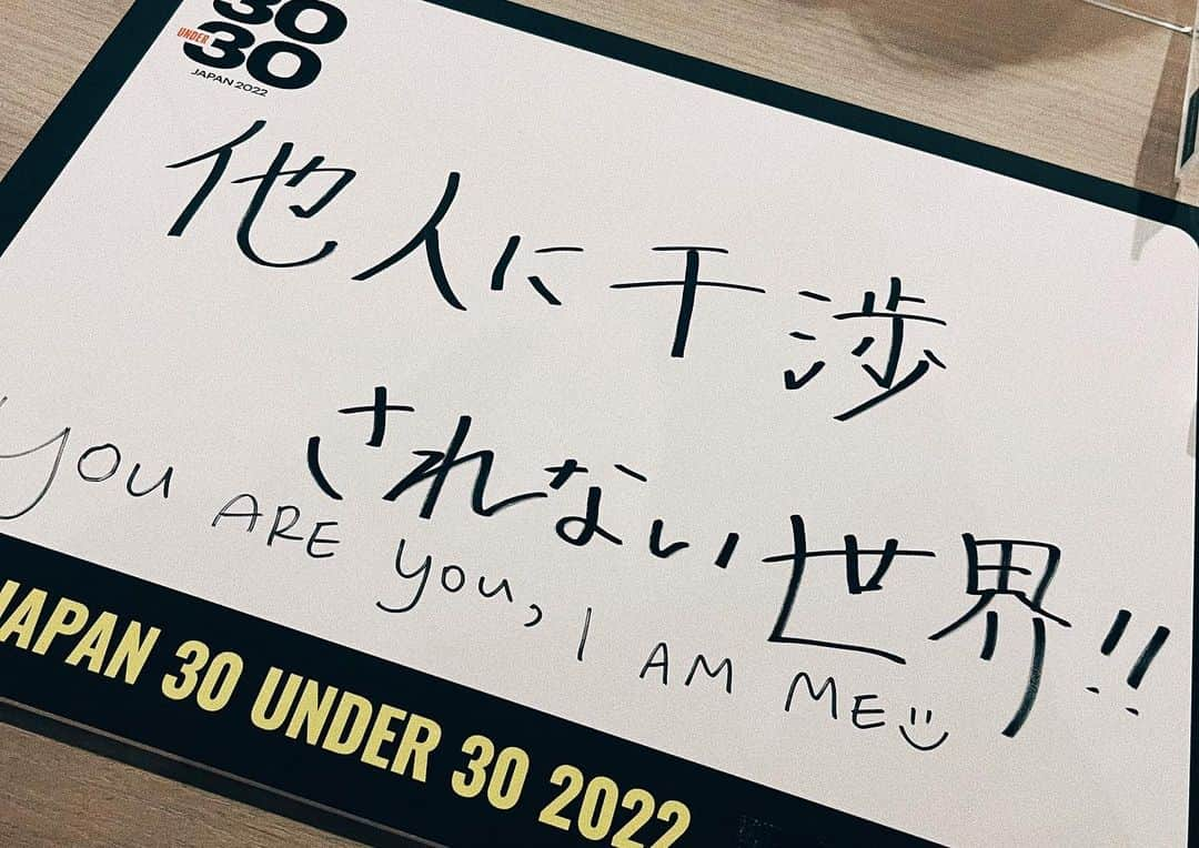 長谷川ジェニファーミラさんのインスタグラム写真 - (長谷川ジェニファーミラInstagram)「本日はFORBES 30 UNDER 30 Japan 授賞式でした✨✨✨✨✨  What an incredible honor to be included in @forbesjapan 30 under 30. This is something special…Making the Forbes 30 under 30 Japan list started as a dream, turned into a goal, and now is reality.  Thanks Everyone for the support and love 🙏   私自身、特に目標を作るよりは 目の前のことをクリアしていくタイプなのですが、 そんな中で２０歳の時に唯一立てたのが、 25歳までにUNDER 30に選ばれることでした。  こうして25歳という節目の年齢で 目標を達成することができて、 自分自身とても誇らしいですし、 これを一つの成功体験として、 そしてオピニオンリーダーとして、 引き続き楽しくクリエイティブに 社会問題を発信をし続けたいと思います✨  いつも応援してくれてる皆様、家族、友人のみんな、 本当にありがとうございます💭  次の目標は… FORBES UNDER 30 ASIA!! またここから5年頑張ります✌︎   Outfit  @jamappareltokyo   #forbes #forbes30under30 #forbes30under30japan」8月25日 22時21分 - jenmilaa