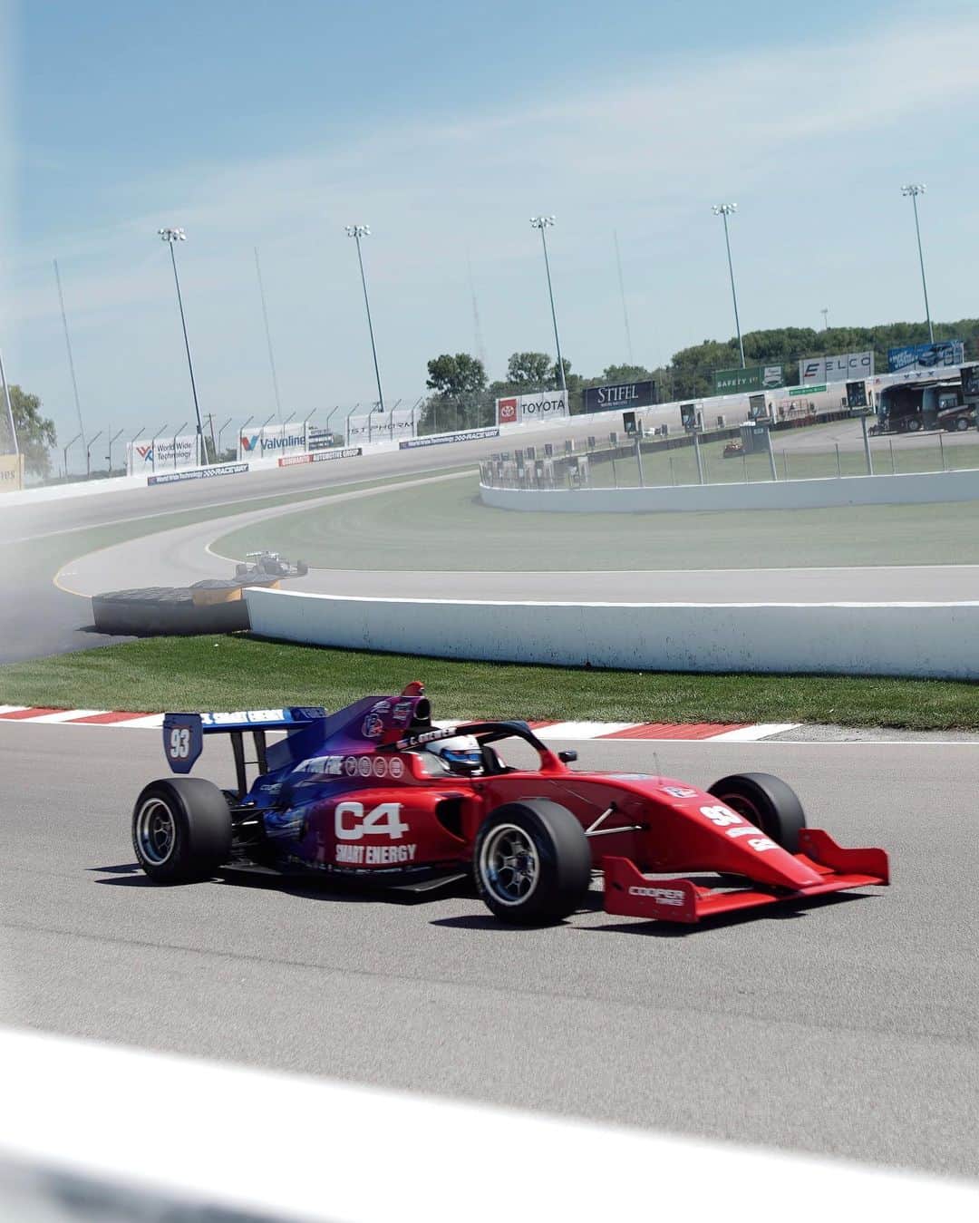 Lindsay Brewerのインスタグラム：「Reminiscing on this past weekend🏁🤩 ps new vlog is up on my YouTube go check it out!  @c4energy #igniteyourfire」