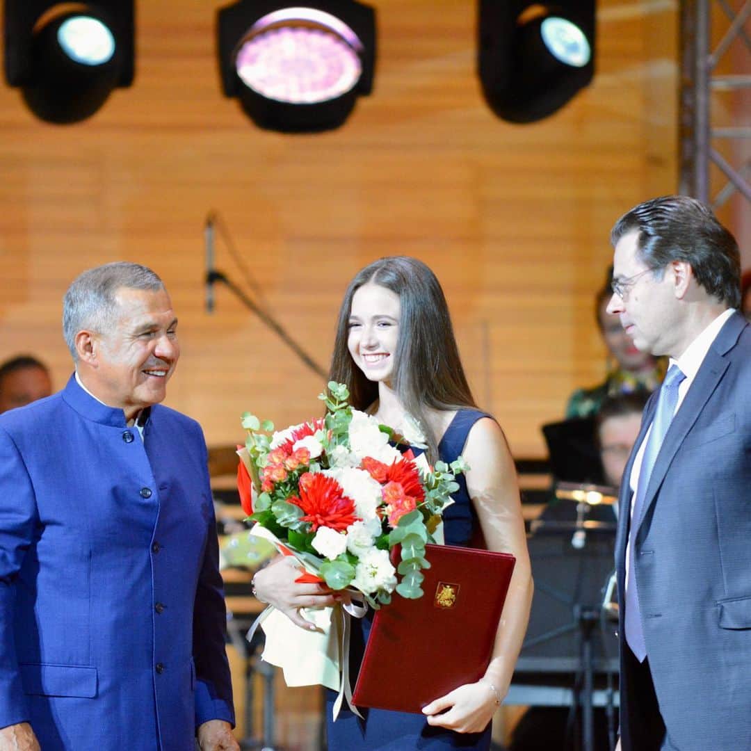 カミラ・ワリエワのインスタグラム：「Посетила торжественный вечер, посвящённый Дням культуры Республики Татарстан в Москве. Спасибо за приглашение и тёплый приём ❤️」