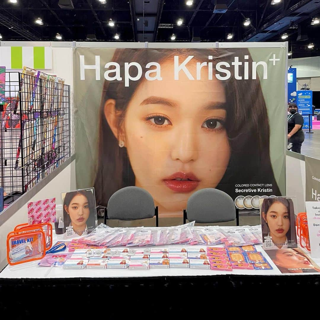 キム・エラン・クロエさんのインスタグラム写真 - (キム・エラン・クロエInstagram)「Hi Kristins!🤍  It was a huge pleasure to meet you all at @kconusa 🥰✨  Thank you for visiting our booth and we will be announcing our FREE LENS GIVEAWAY winners tomorrow! Please stay tuned for the announcement and more to come💖  #kconxhapakristin」8月26日 5時21分 - hapakristin.us