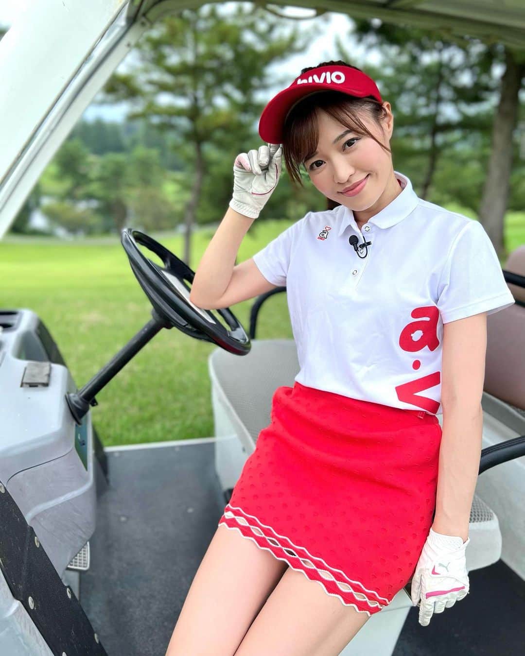 のインスタグラム：「久しぶりに　#烏山城カントリークラブ で撮影⛳️ happy swing2015年だったことにびっくり ずっと烏山城で撮影だったから懐かしかったなー😊  ウェア　@archivio.official_online #ゴルフ#ゴルフ女子　 #golf#ゴルフコーデ #ゴルフウェア#アルチビオ#archivio #ゴルフ好きと繋がりたい」