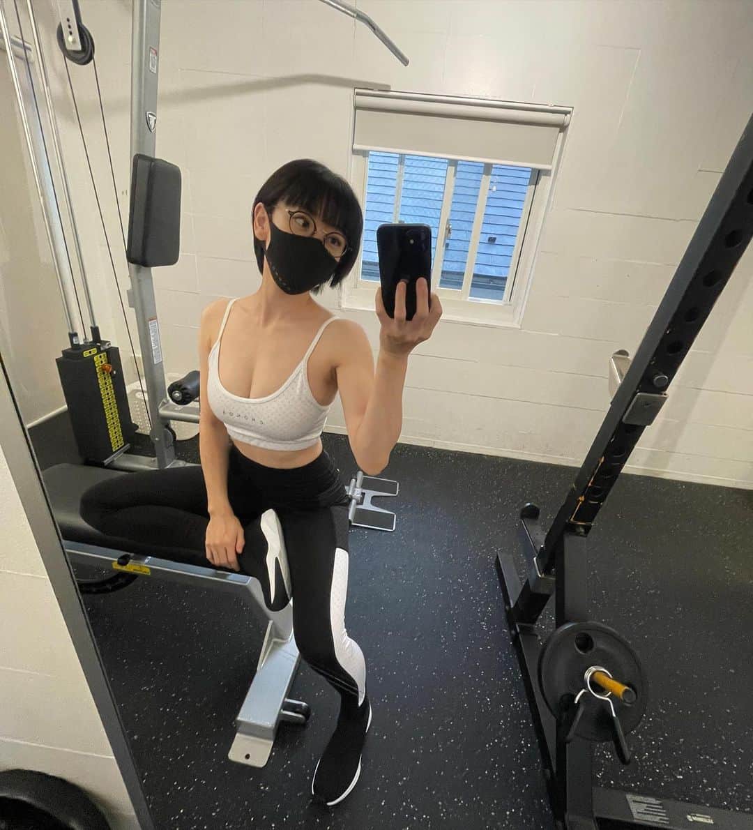 のインスタグラム：「どうにかこうにか、週2回トレーニングできてます💪🏻 ・ モチベーション下げないように、新しいトレーニングウェアで☆ トレーニング動画も撮れたから、近々アップします！ ・ シンプルオシャレなジムにはシンプルオシャレなウェアが合うねー☆ ・ #時東ぁみ #中目黒 #プライベートジムmiro #nakameguro #トレーニー #パーソナルトレーニング #トレーニング #training #筋トレ #筋トレ女子 #workout #ワークアウト #成長記録 #モテる体 #いつでも脱げる身体 #💪🏻  #産後トレーニング #ママトレ  #トレーニングウェア#trainingwear #マスク #cronos #cronoswoman #モチベーション #motivation #上げてこ #シンプルオシャレ #オシャレジム #オシャレトレーニングウェア」