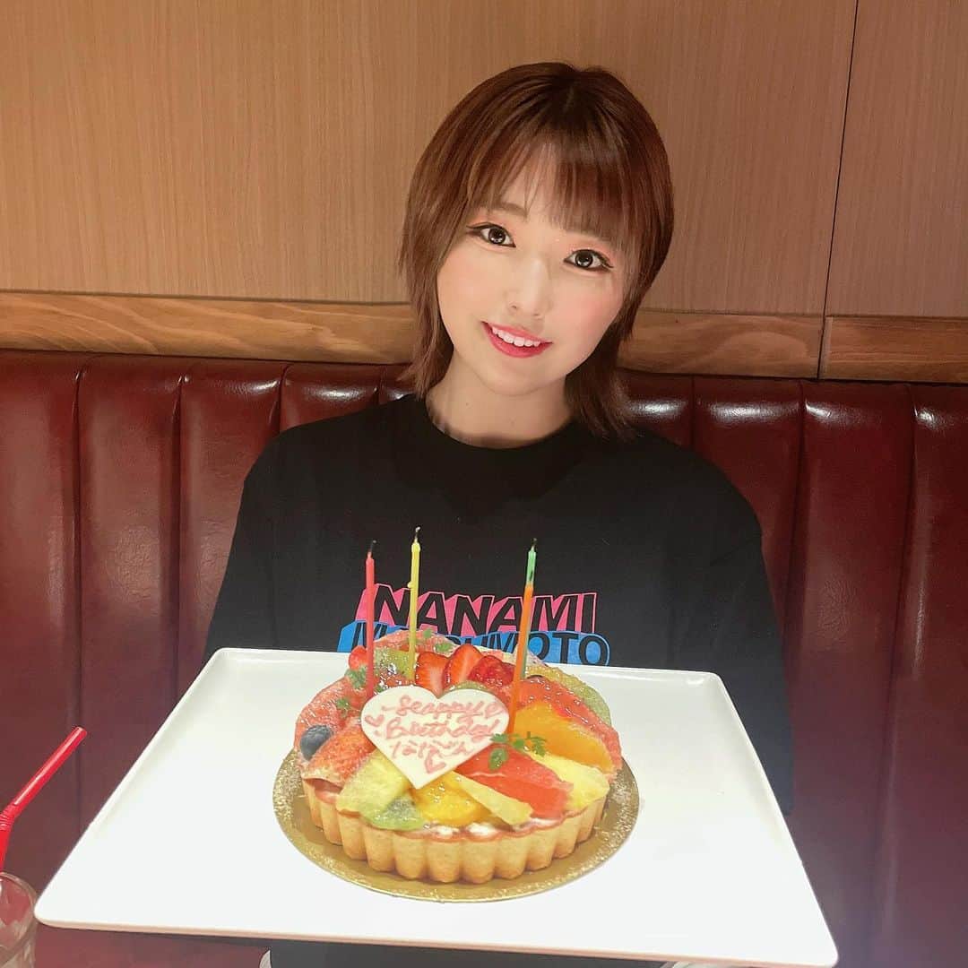 熊野あゆ（澄川鮎）のインスタグラム：「. ななみんのお誕生日祝いしたよ💕 . 可愛い💖 . . . #松本菜奈実　#誕生日」