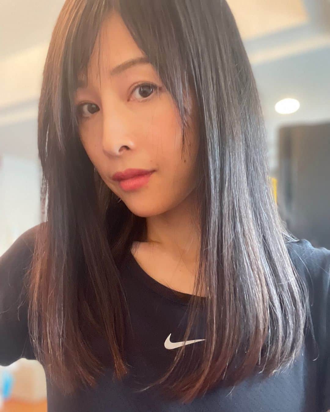 中岡由佳さんのインスタグラム写真 - (中岡由佳Instagram)「❇︎ 自然光で切り立ての髪を撮影。 前髪少し作ったの💇‍♀️ #hair #hairstyle  #eclatdaikanyama」8月26日 11時39分 - yuka_nakaoka