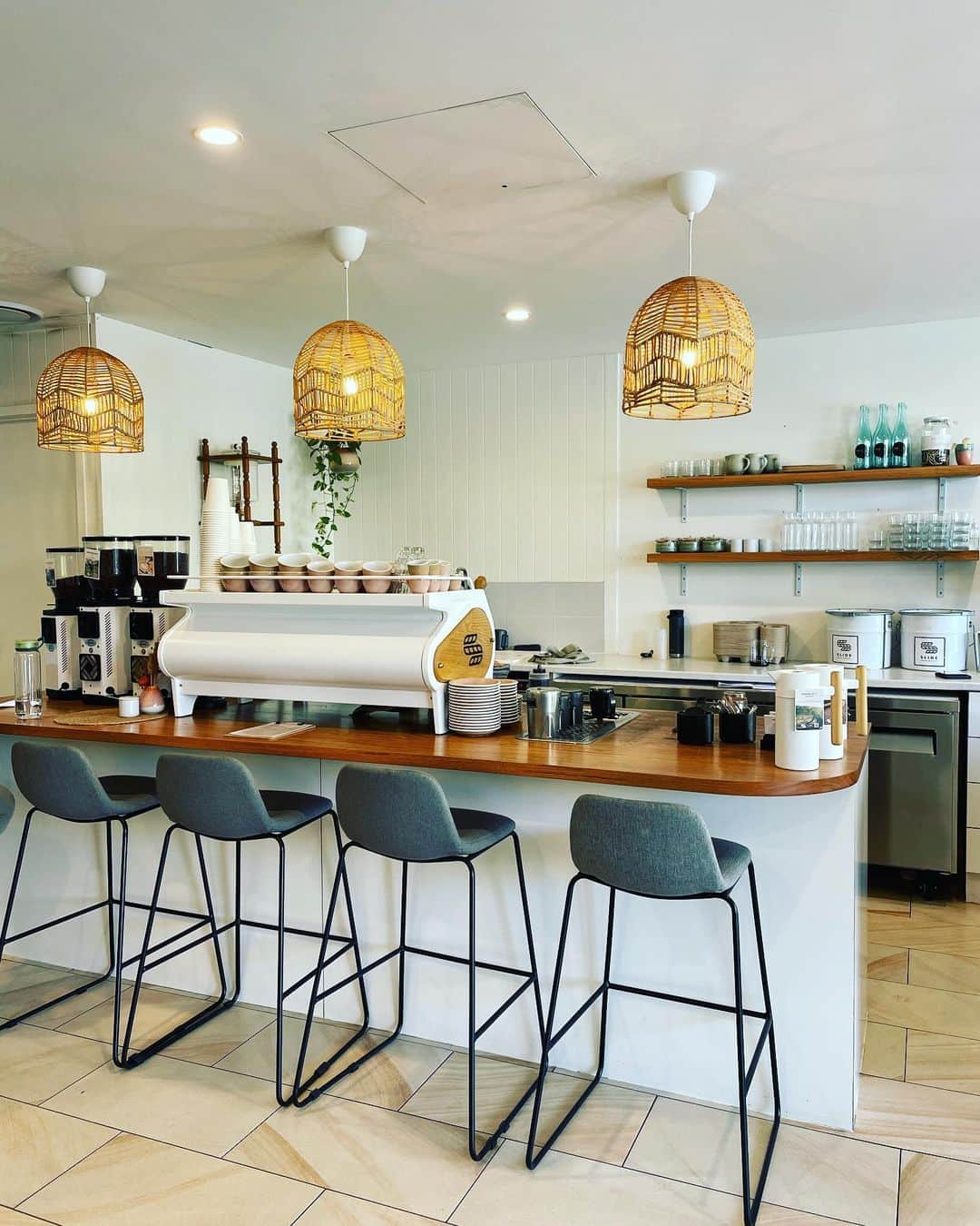 SHANTIのインスタグラム：「Lovely cafe. Love the color palette and loved their chai latte. Baby chino for the bub in a baby sized cup..How cute is this!  We are off to the beachside playground 🛝!」