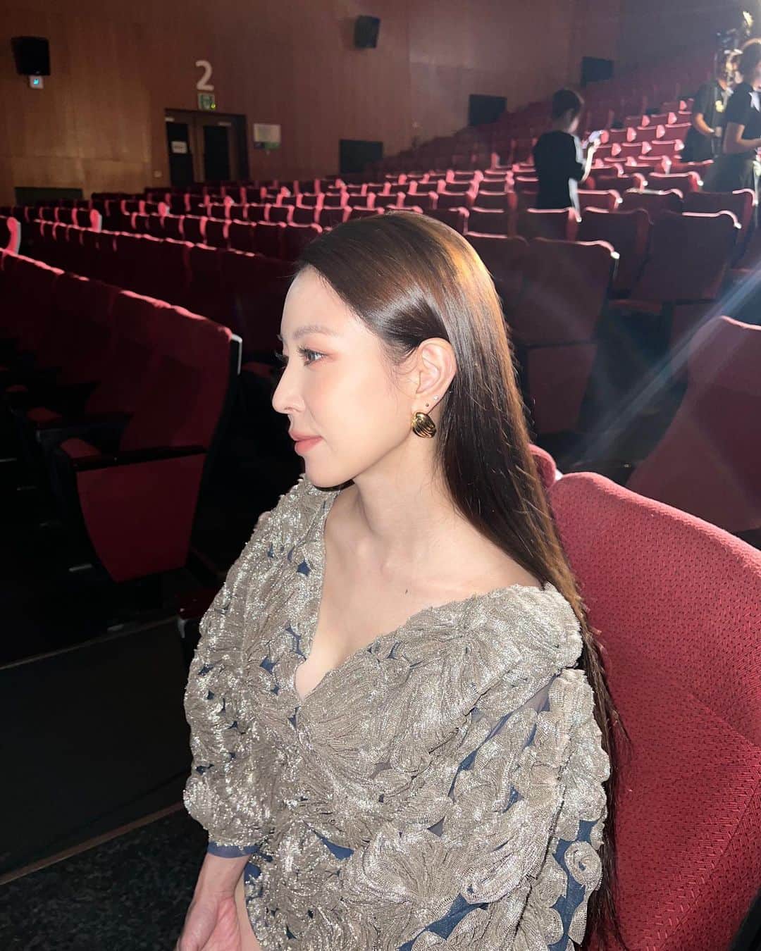 BoAのインスタグラム：「JTBC 뮤직 유니버스 K-909 MC로 인사드릴게요~~🙌 떨.린.다.🫠」