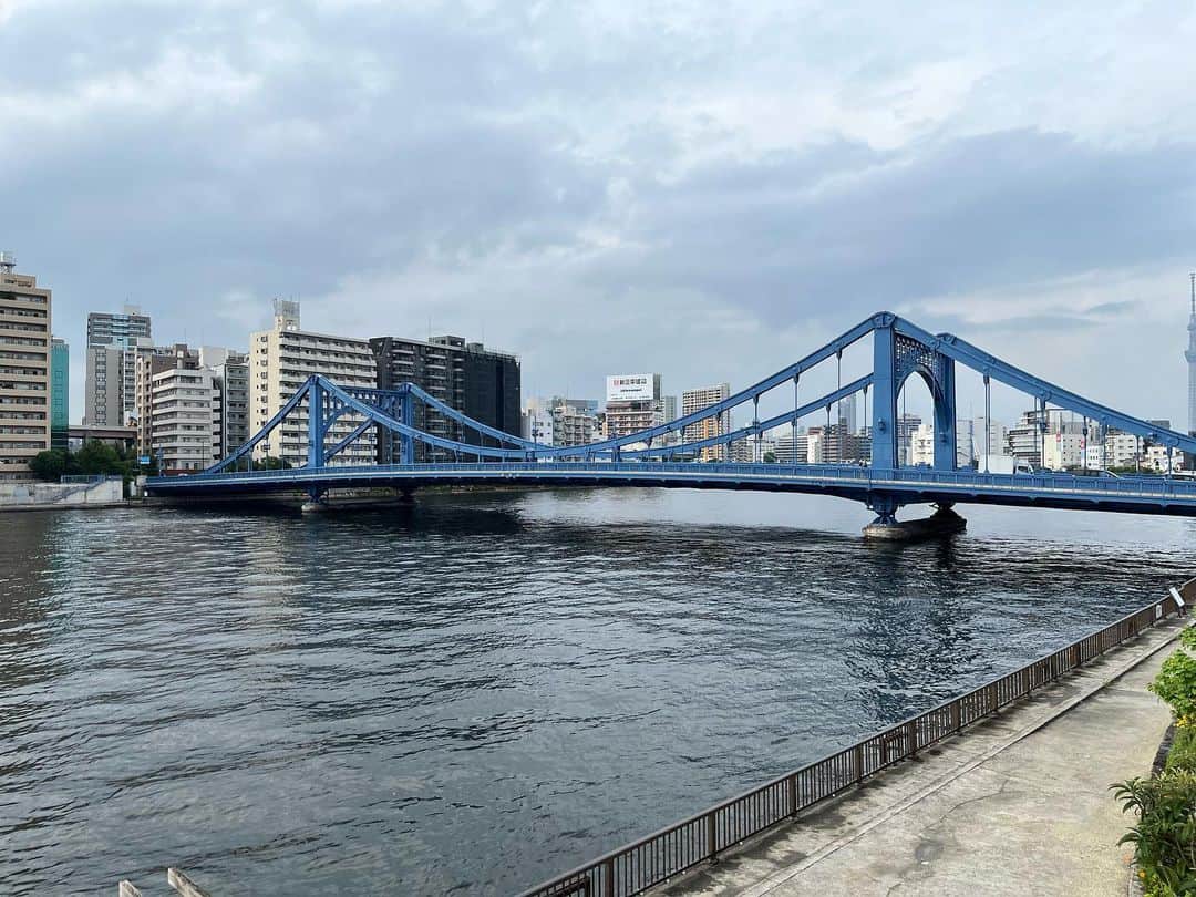 小池昌代さんのインスタグラム写真 - (小池昌代Instagram)「清洲橋のたもとPITMANSにて高校生からインタビューを受けました。詩や小説の話。楽しい時間をありがとう。隅田川沿いを歩いて帰ります。」8月26日 16時10分 - koikemasayo