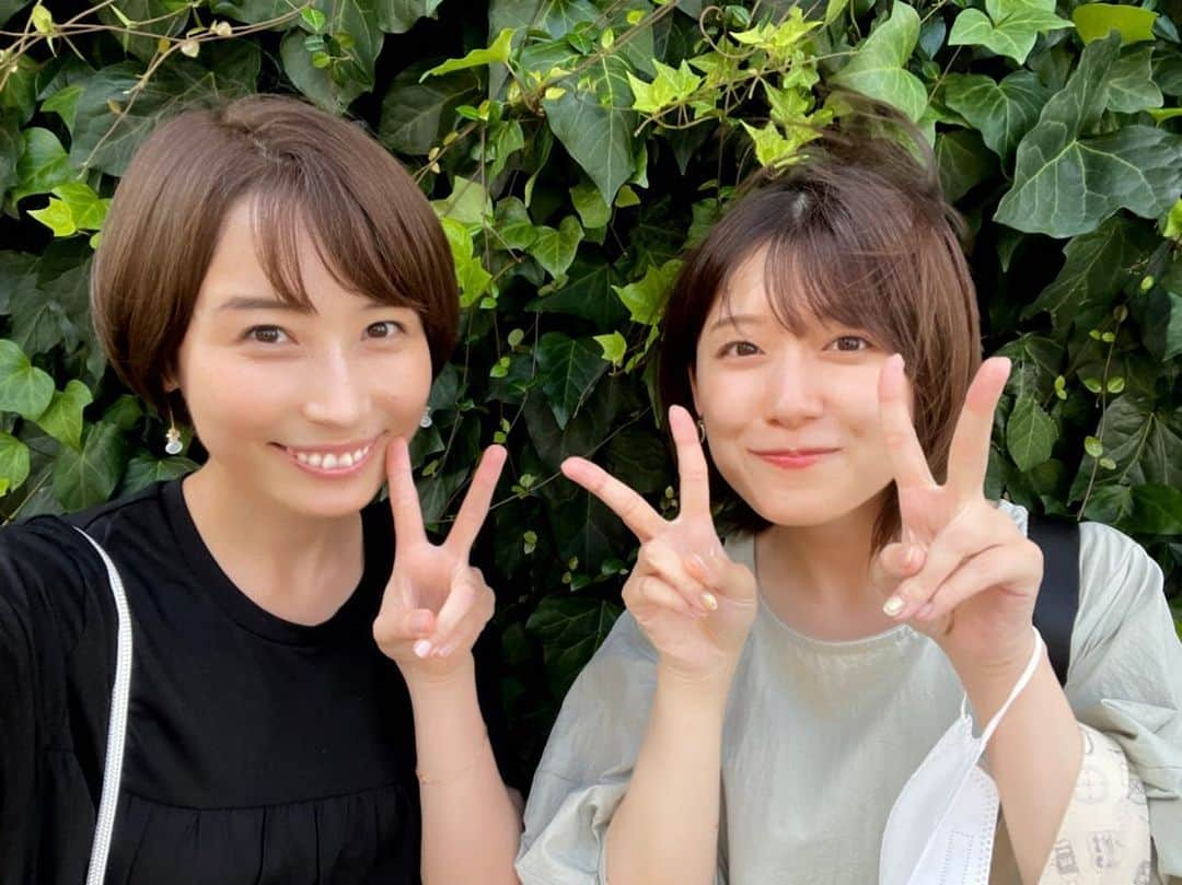 尾崎里紗のインスタグラム：「久しぶりにプライベートな投稿を☺️  少し前ですが、 福岡の観光大使をしていた頃から仲良しの近藤奈央さんに 久しぶりに会えました🌻  NHKの気象予報士として大活躍中の奈央さん！ 今も昔も変わらず、可愛くて優しくて大好きな存在です♡ 10年経ったなんて信じられない（信じたくない）けれど、 懐かしの写真も添えておきます笑 . #近藤奈央　#気象予報士 #NHK #福岡親善大使 #嬉しすぎてダブルピースしてた🤢」