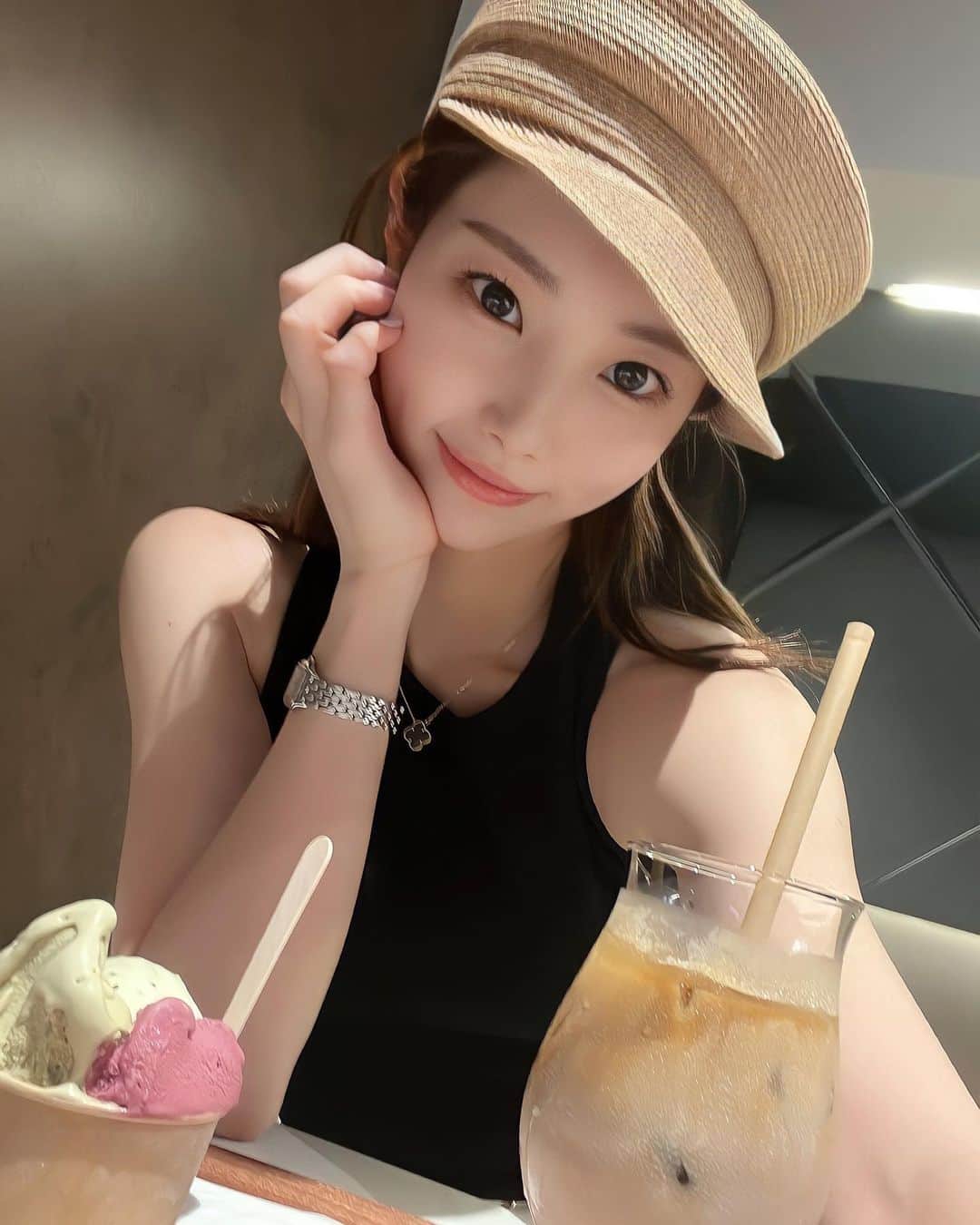 YOUのインスタグラム：「@cafe.noho 🍨🫶🏻  ピスタチオのジェラートが美味しすぎて🥺🤍 chiakissからも近いのでレッスン帰りにこれから沢山寄っちゃいそう♪ 🐶もokだからお友達のワンコ連れて テラスでお茶したいな〜🫖  #堀江#カフェ#cafe#noho」