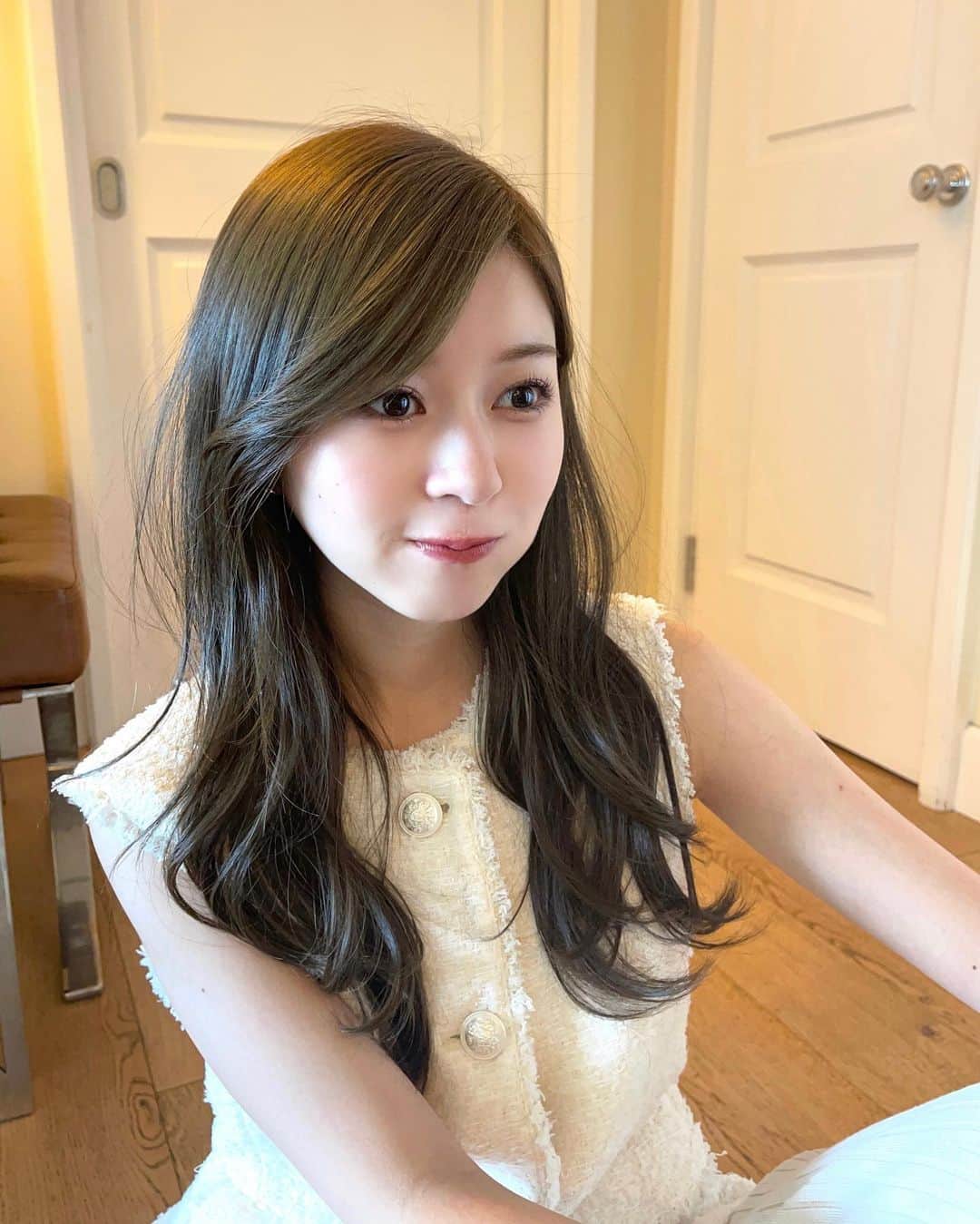 石崎日梨のインスタグラム：「⁡ お久しぶりです♡ 最近38mmのコテをgetしていい感じ👱🏻‍♀️✨」