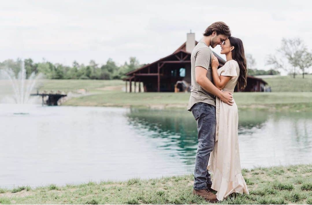 レキシー・プリースマンさんのインスタグラム写真 - (レキシー・プリースマンInstagram)「365 DAYS 🤍💍  I can’t wait to call you my husband. I love you forever and always Cory Heffron.」8月26日 21時15分 - lpriessman2016