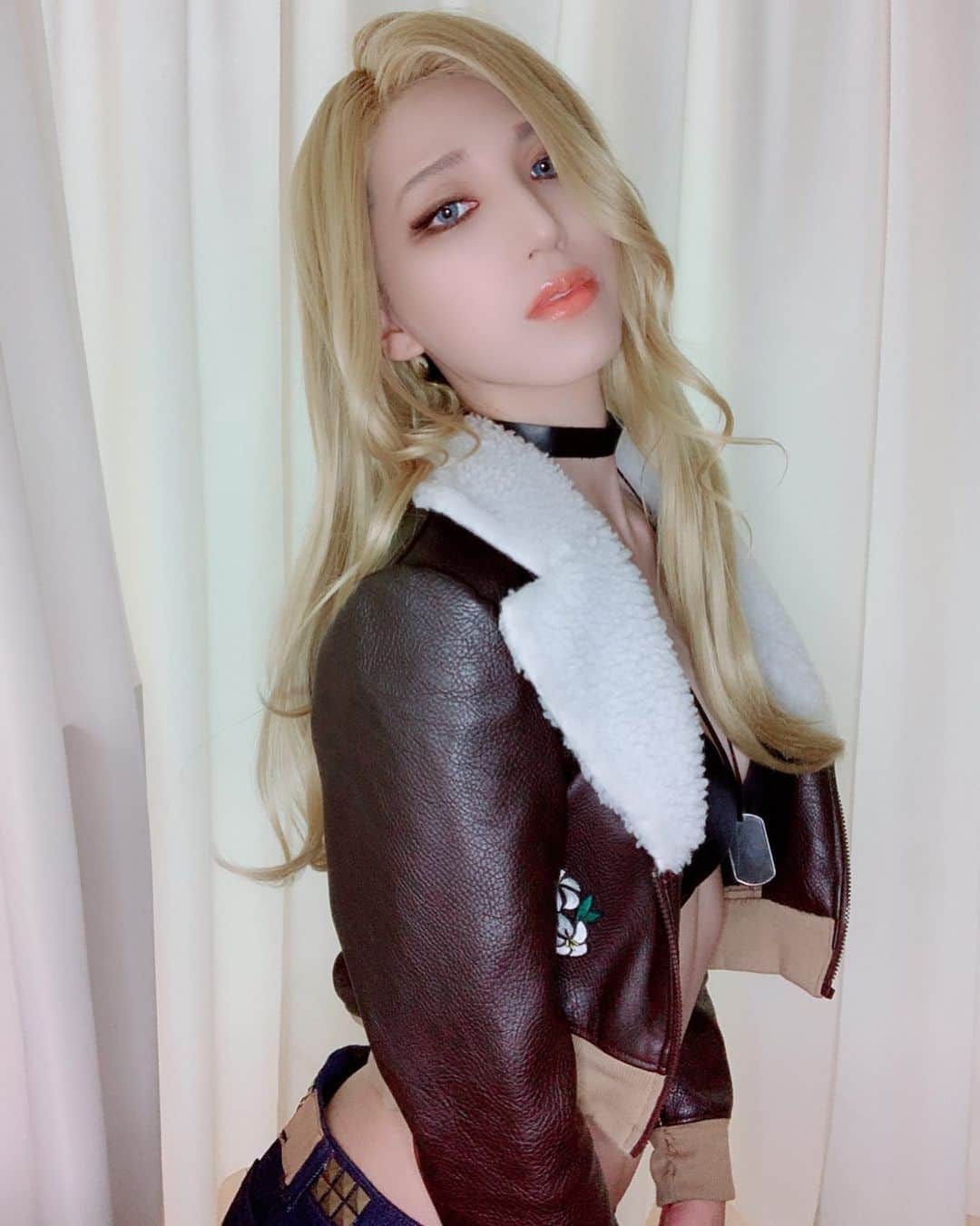 のインスタグラム：「ヴィオ様のこの衣装すき😘  この衣装はめちゃくちゃ汗かくのにお腹は冷えるという夏にも冬にも向いてないの😂 でも見た目がいいからオールオッケー🙆👌✨  #コンパス戦闘摂理解析システム  #ヴィオレッタノワール  #コスプレ #コスプレイヤー #coser #cosplay #japanesegirl #otaku #角色扮演 #角色扮演者」