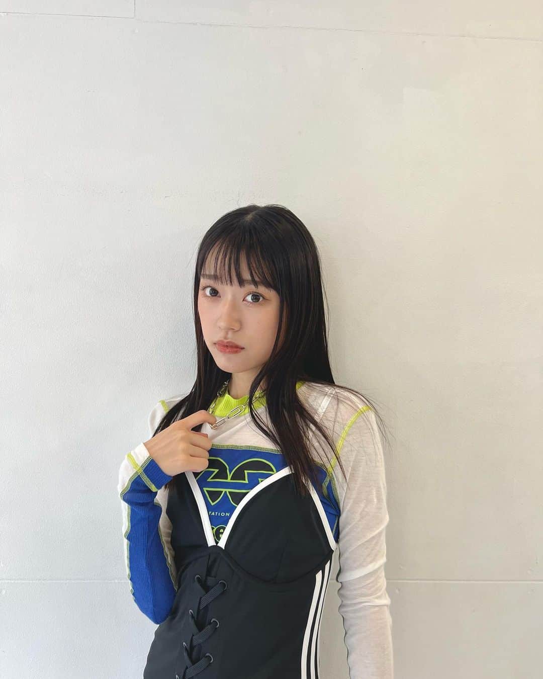 アサヒ（小林あさひ）のインスタグラム：「NYLONさまで沢山挑戦したな〜！ こちら10月号のオフショット🌝」