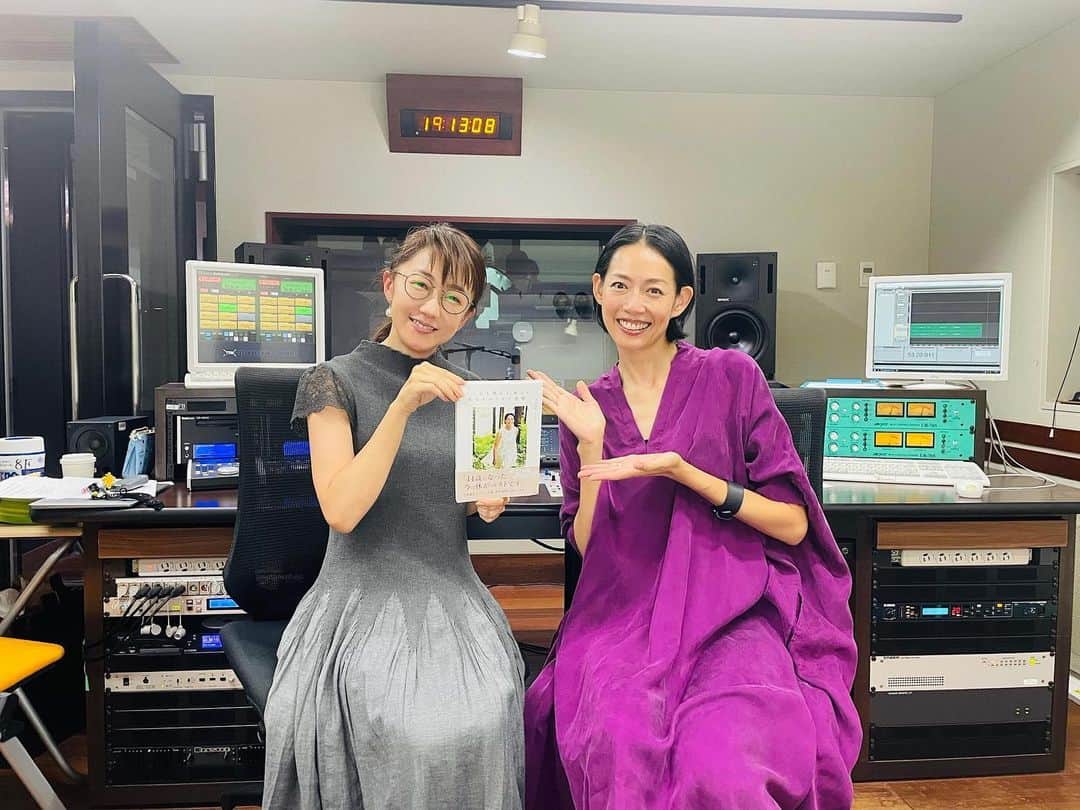 原沙知絵のインスタグラム：「４週に渡ってお邪魔しています。 TOKYO FM「NOEVIR Color of Life」 9:00-9:30(土) 明日の8/27日は３週目です！ワインのお話しなど、唐橋ユミさんとのトークをお楽しみに！ #ノエビアカラーオブライフ  #tokyofm  #radio  #ラジオ好き #心も体も心地よい私のセルフケア習慣」