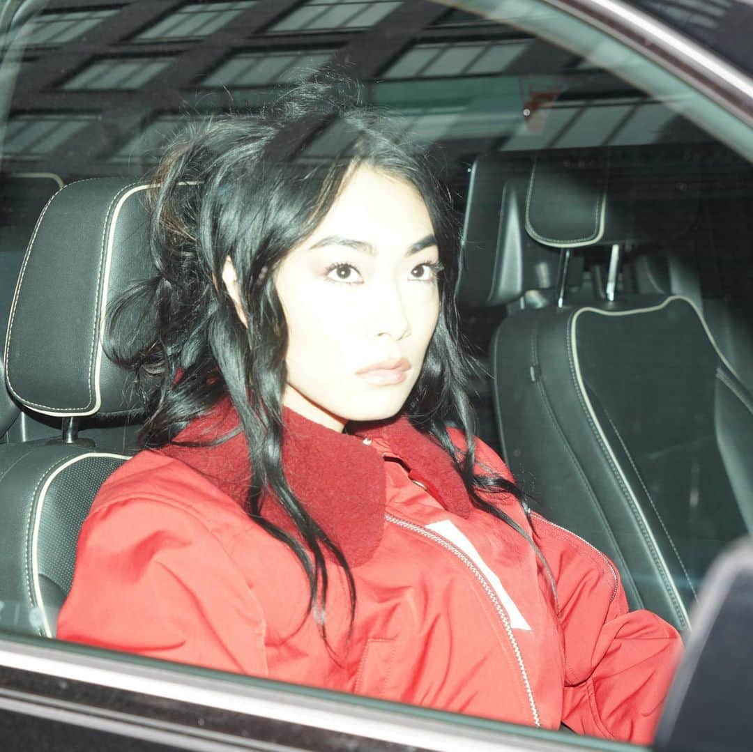 リナ・サワヤマのインスタグラム：「read my interview with @pitchfork ❤️ have u streamed Phantom yet ??」