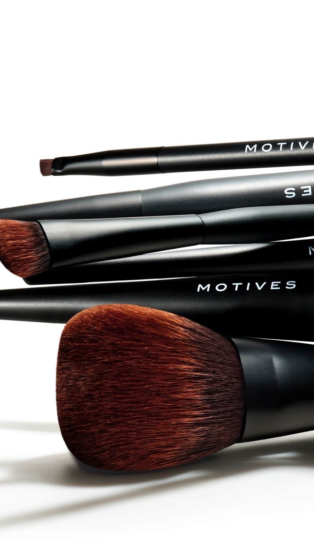 Motives Cosmeticsのインスタグラム：「Battle of The Brushes!  Motives Beauty Advisors and Professional Makeup Artists, Leigh Raeder & Martha Tello-Rosser went head to head to "battle" it out by creating their own unique makeup looks with the NEW MOTIVES X AMBER Essential Collection v.1.   Which look would you rock?  #essentiallook #motivesxamber #battleofthebrushes #essentials」