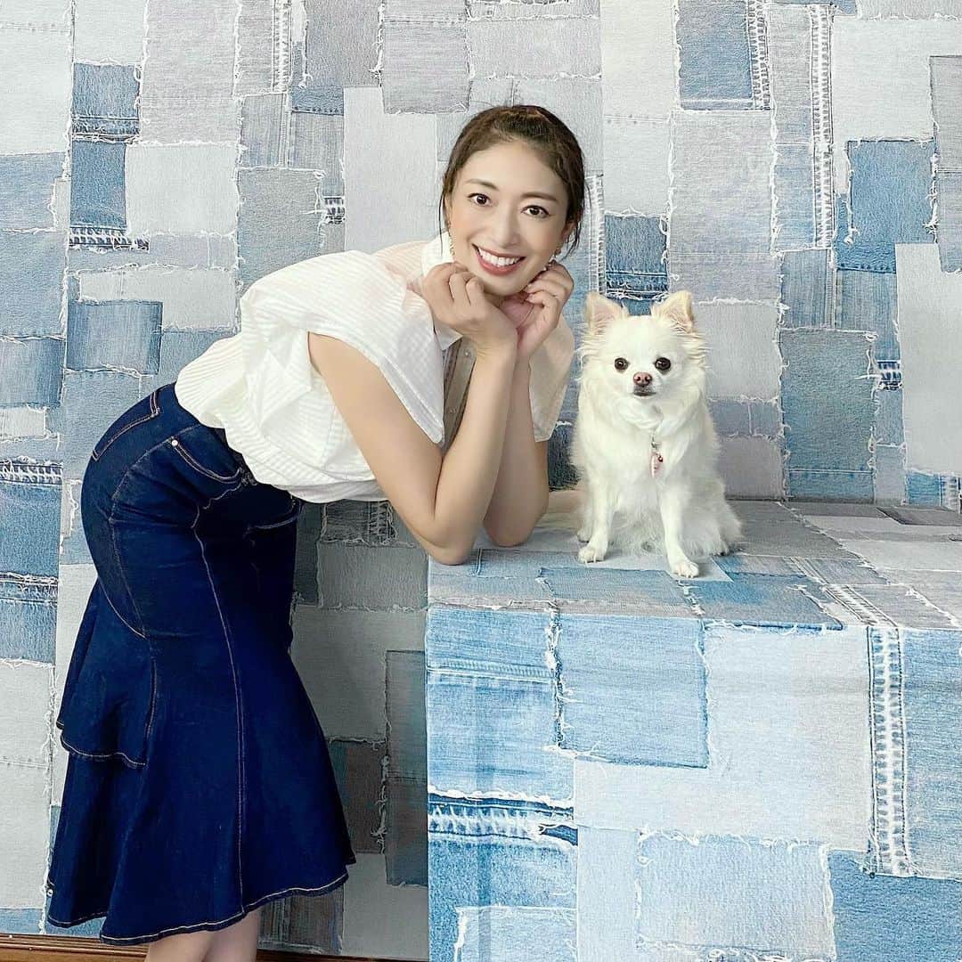 のインスタグラム：「愛犬と💙  見つめ合ったらキスされた💋」