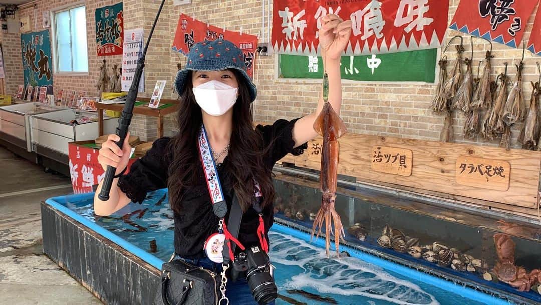 牧野羽咲さんのインスタグラム写真 - (牧野羽咲Instagram)「・ お久しぶりです。 イカがお過ごしでしょうか。🦑  夏休みに函館に行ってきました~ 後ほど動画を載せます(^_^)  #イカ釣り  #函館  #函館朝市 #北海道  #牧野羽咲」8月27日 12時13分 - makino_usa_001