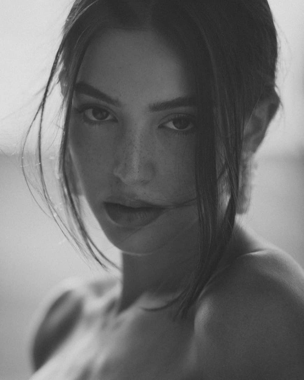 セリーヌ・ファラクのインスタグラム：「Over it.   📷 @alejandro_algo」