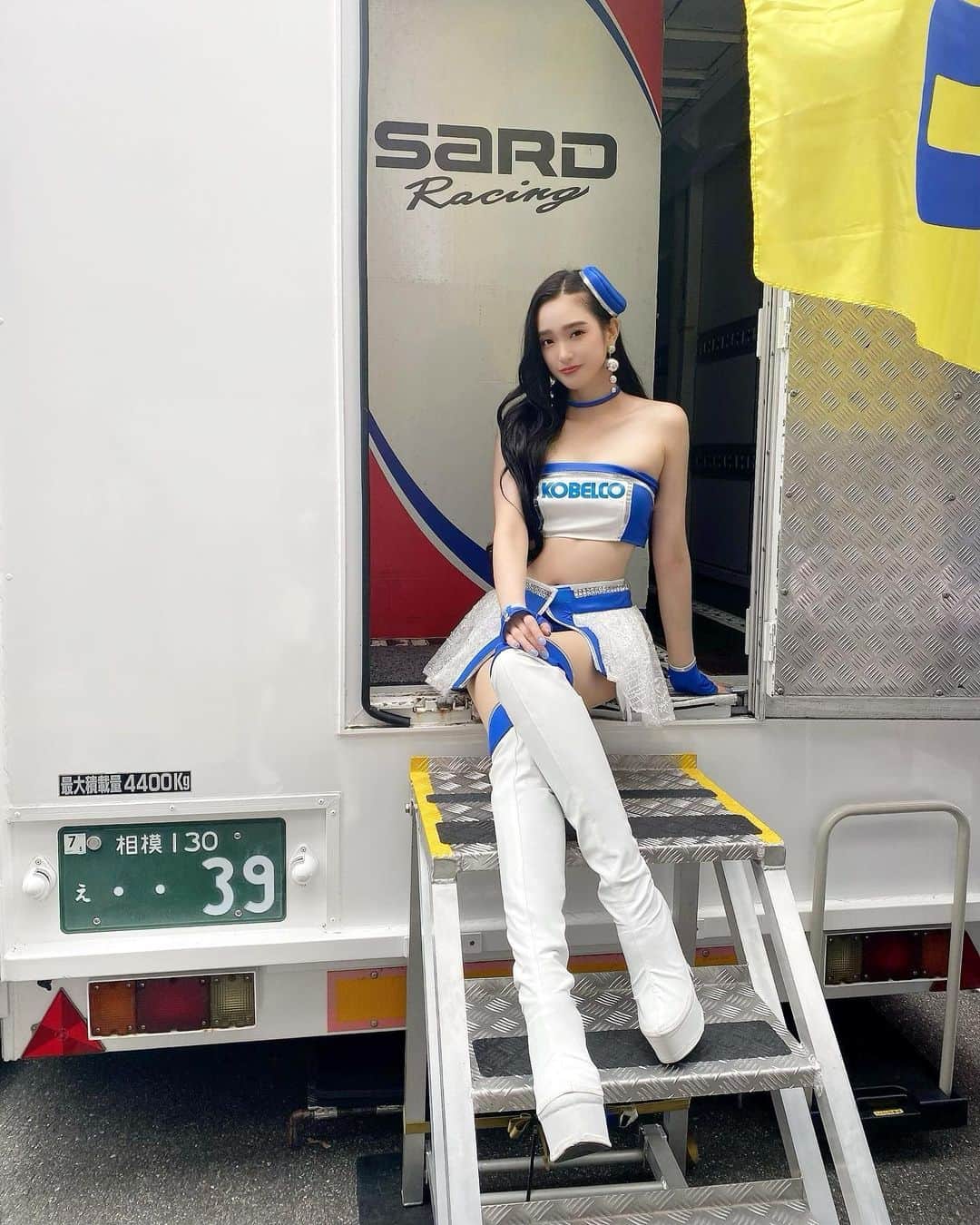 太田麻美のインスタグラム：「SUPER GT Rd,5鈴鹿予選日有り難うございました✨ 39号車TGR TEAM SARDは7位で明日の決勝レースは7番手スタートとなりました🏁 ロングレースなので、追い上げに期待して明日も引き続き応援宜しくお願いします🫡💙❤️  #supergt #racequeen #rq #costume #kobelco #kobelcogirls #スーパーgt #コスチューム #サード #コベルコガールズ」