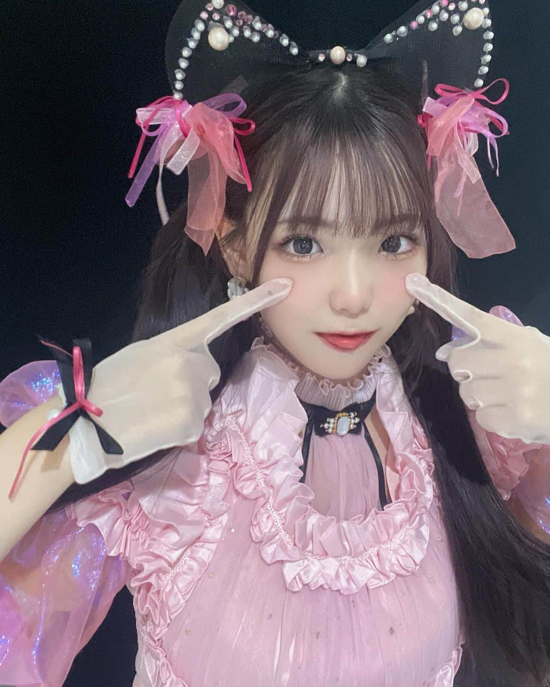 のインスタグラム：「⁡ ⁡ ⁡ ⁡ 今日は人数少ない中みんな見に来てくれてありがとうございました(; ;)♡ ⁡ 白のペンライト沢山見えてほんとに嬉しかった🤍🏹 ̖́- ⁡ やっぱり自分のメンカラのペンライト降ってもらえると嬉しいにゃ〜ദി ᷇ᵕ ᷆ )♡ ⁡ べ〜〜〜〜👅 ⁡ ⁡  #miao#いいね返し#f4f#followme#03  #Japan#自撮り#JK#インスタ#Instagram#アイドル#アイドル衣装#ライブ#対バン#ポニーテール#イベント#フェス#ライブ#アイドル衣装」