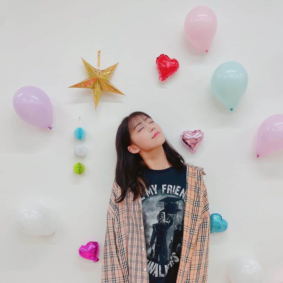 のインスタグラム：「メンバー、そしてスタッフ民 みんなで話し合って決めた 新たなスタート♪  10周年を迎えることができた 今だからこそ、チャレンジすることを決めました🐏  やっと今日 みんなに色々な発表ができて みんなのコメントやリアクション、 とても嬉しいです♪  安心してる気持ちもありつつ、  よーし！ やってやるぞーって さらにエンジン入ったよ😉  応援してくれるみんな いつも本当にありがとう♪  自主レーベルとしての一発目の新曲、 そして、10月のシャチサマもたくさんの方に 届けられますよーに♪  これからも一緒に ワクワクしてこーねー！！！！  ハルより  #TEAMSHACHI#坂本遥奈#japanese#japanesestyle #japaneseidol #idol #fyp#instagood #instafashion #instalike #japan #followme」