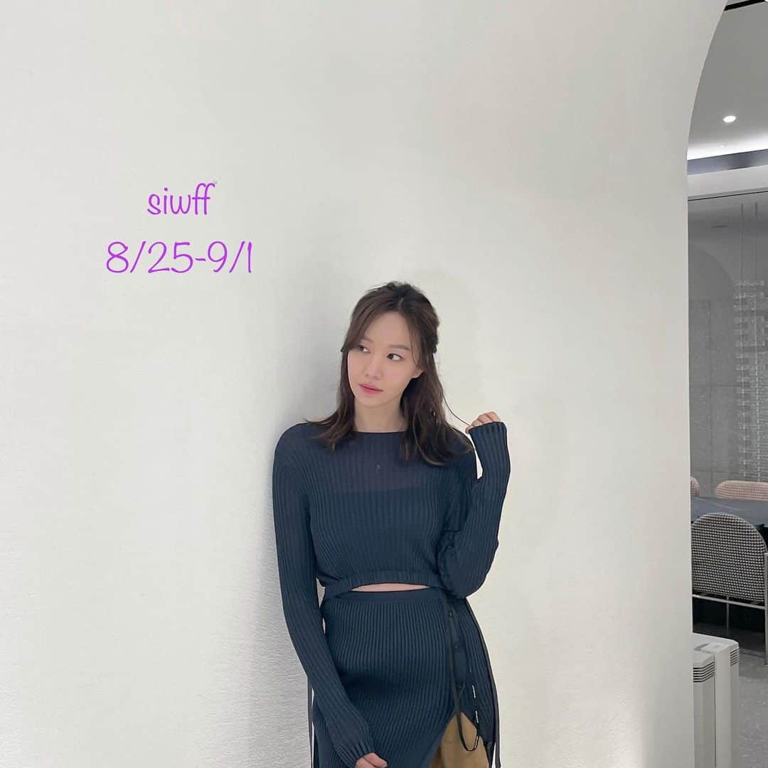 キム・アジュンのインスタグラム：「우리 (@siwff) 에서 만나 💜」