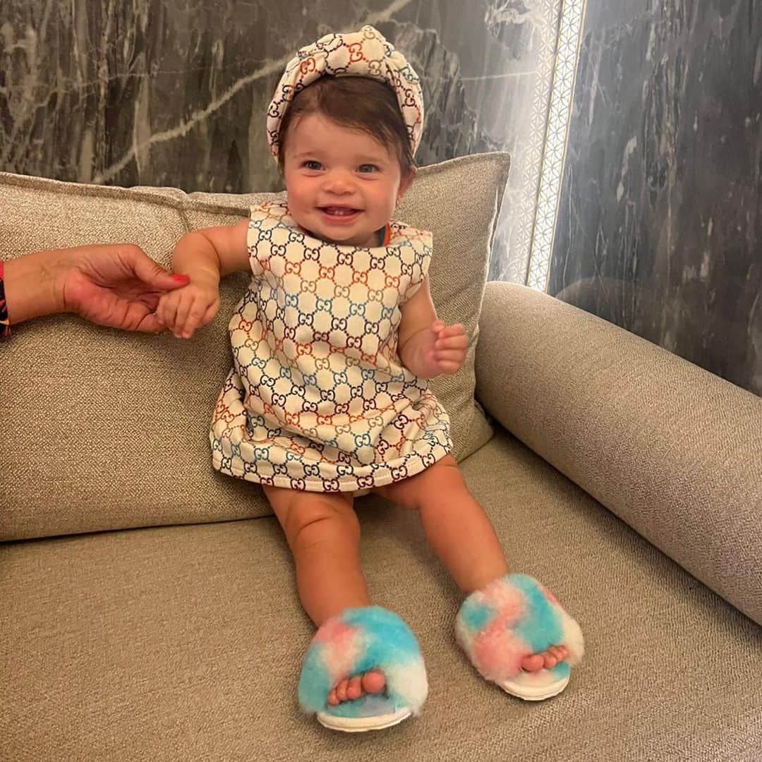 ダニエル・オハラのインスタグラム：「Oh Autumn your just to much how did we get so lucky @gint1986 💕👸🏻 #love #babyfashion #gucci」