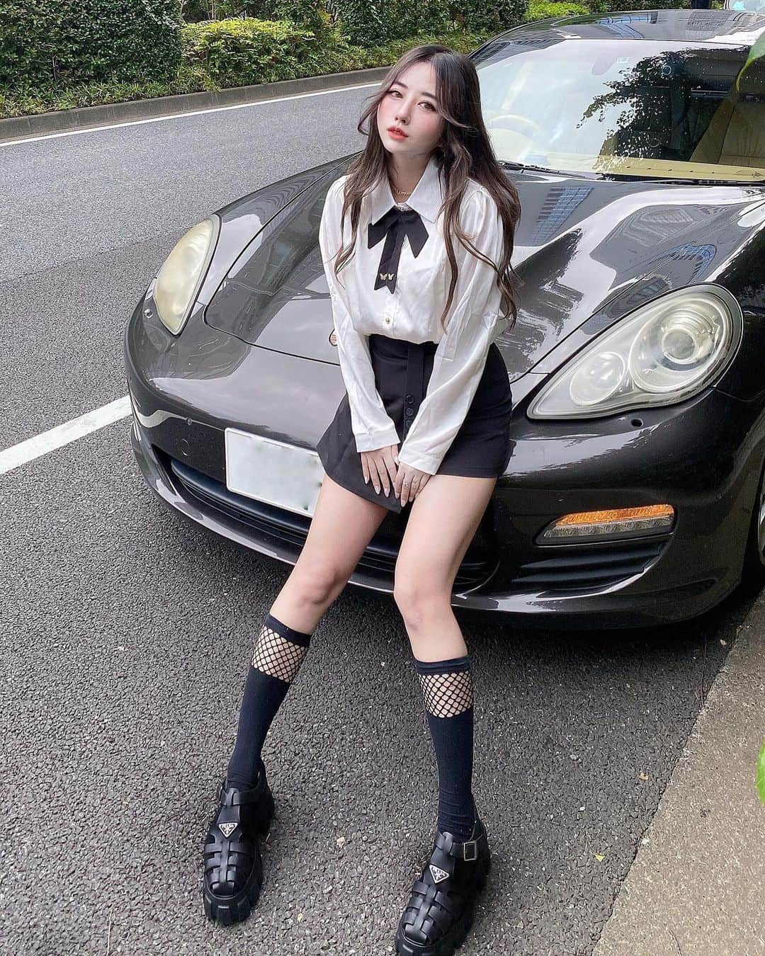 ヴァネッサ・パンさんのインスタグラム写真 - (ヴァネッサ・パンInstagram)「My third car🤎 #porschepanamera  #合宿#mycar #prada #pradashoes  #porscheownersclub #車女子#ポルシェ #sheinforall @shein_japan  #制服コーデ ▶︎Coupon code: VanessaPan」8月27日 16時39分 - kazuminoomi