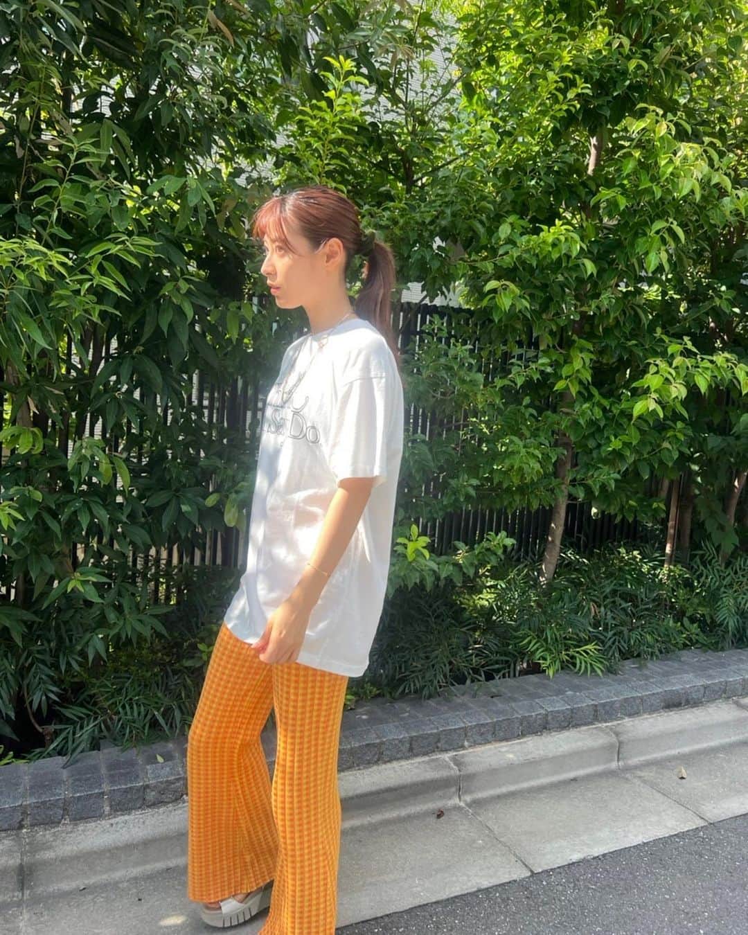 瀧本美織のインスタグラム：「🩳 珍しめパンツの私服。  今日は23:30〜「再生できないホームビデオありませんか？」です。 この短い時間で10年を生きた気分になりました🥹✨  観てね🌼   #nhk  #再生できないホームビデオありませんか」
