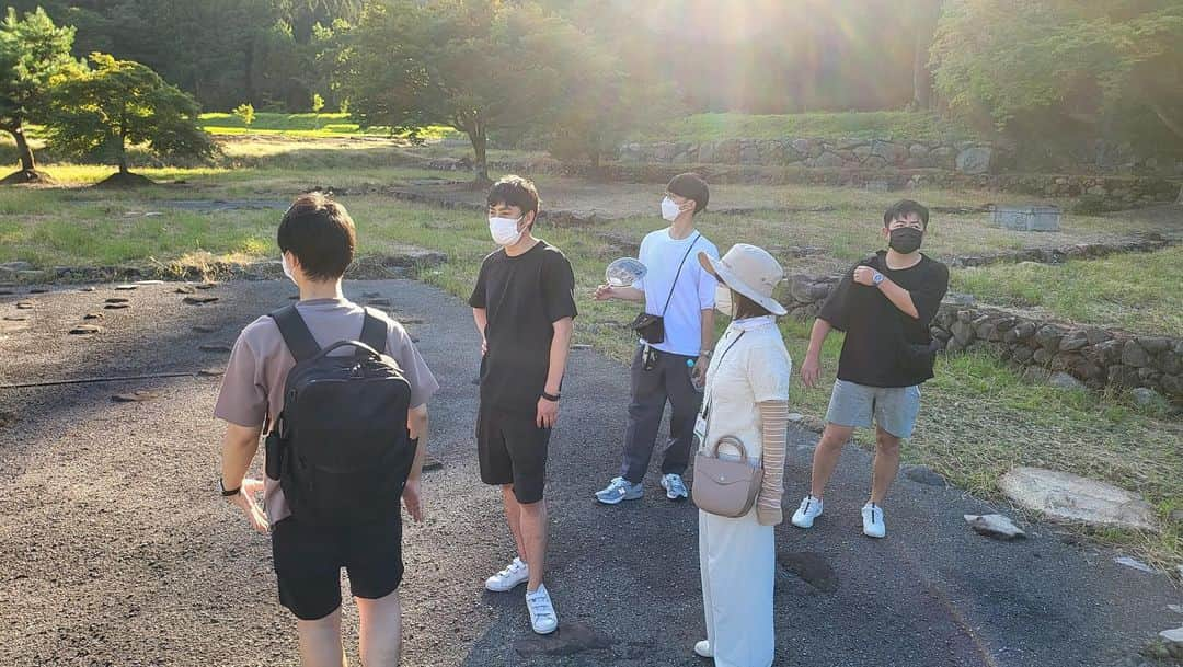 房野　史典さんのインスタグラム写真 - (房野　史典Instagram)「少し前になりますが、福井県の一乗谷朝倉氏遺跡博物館に行ってきました！10月にオープンなので一足早く！ 驚くほど楽しかったです！  #一乗谷朝倉氏遺跡 #福井 #最初の2枚 #やけに凛々しい #真夏の必殺仕事人 #戦国アルマゲドン」8月27日 18時47分 - bounofuminori1980