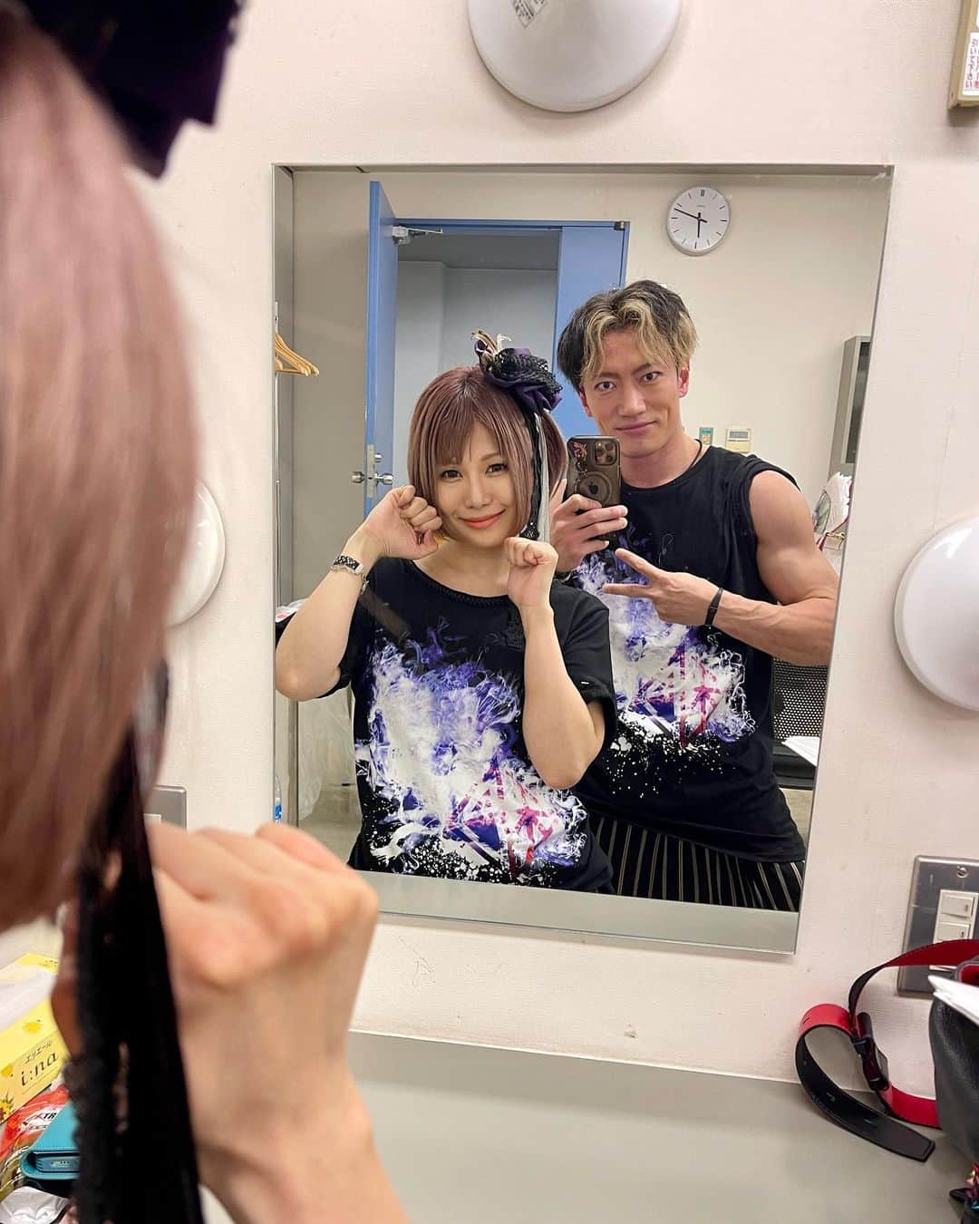 山葵のインスタグラム：「和楽器バンドツアー2022・ボカロ三昧2大演奏会いよいよスタート！ 初日相模大野公演ありがとうございました✨ ホール満員の紫のペンライトの光景はやっぱり最高です。  ここから3ヶ月間全力で全国を駆け巡って参りまっせ！  #和楽器バンド #wagakkiband #ボカロ三昧2」