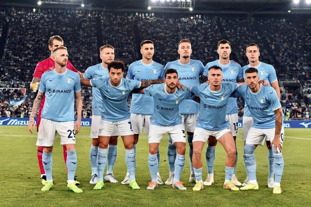 アレッシオ・ロマニョーリのインスタグラム：「Avanti Lazio ⚪️🔵🦅」