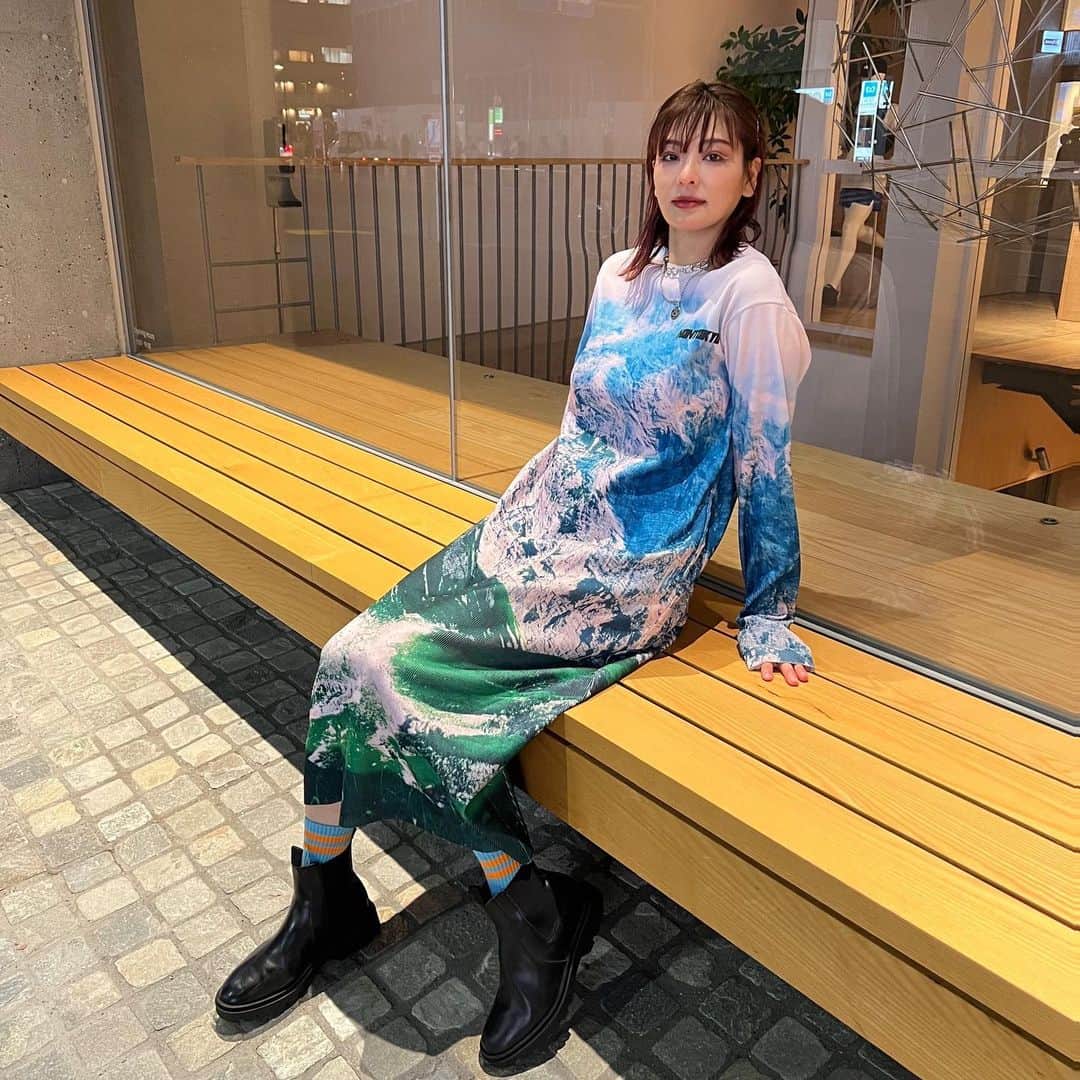 A-NONさんのインスタグラム写真 - (A-NONInstagram)「WHITE LINE👀🤍 ONE PIECE/SOCKS ✔︎#nontokyo 👗💙💙💙  #fashion #streetsnap #shooting」8月27日 20時55分 - anon_official1229
