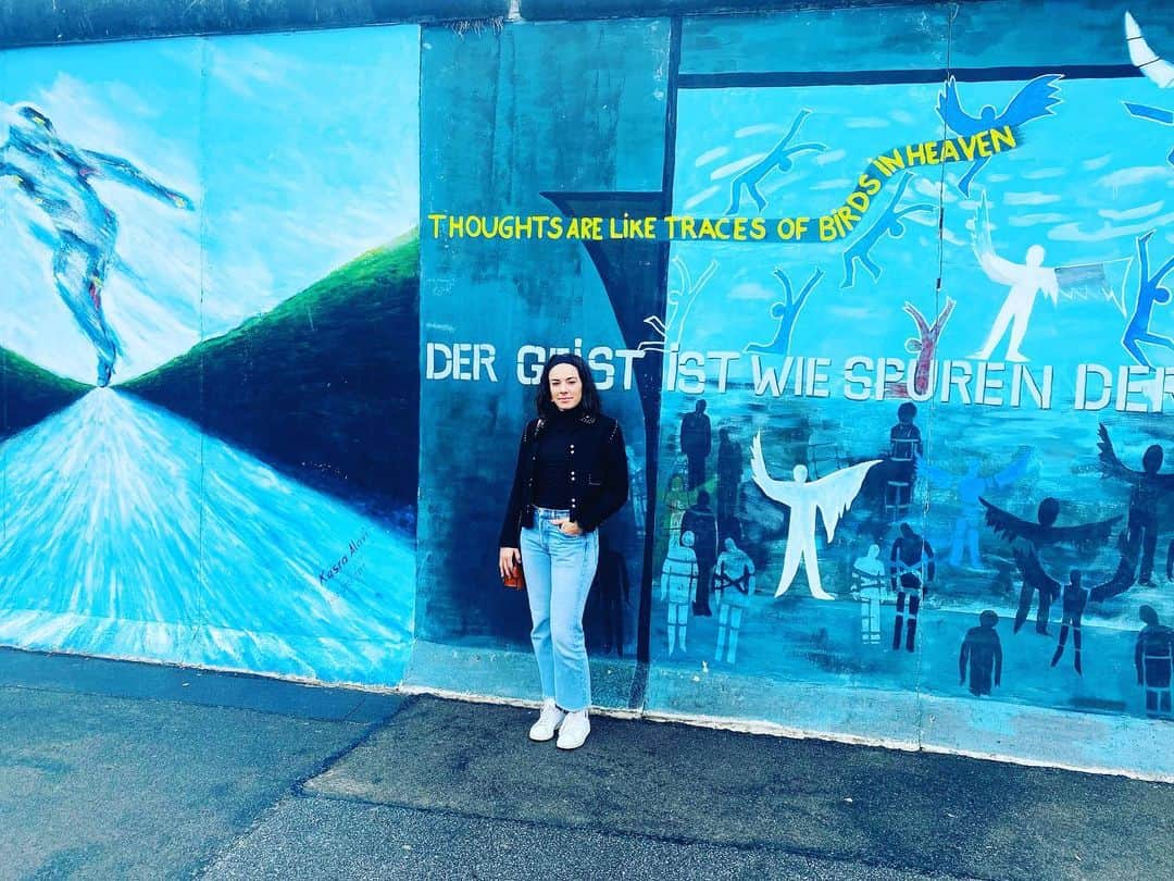 ユナ・デュフネのインスタグラム：「📍 Berlín 🇩🇪 . East Side Gallery Wall  . . . #Berlin #Memory #Wall #graffart #EastSide #coldwar #Germany #gallerywall」
