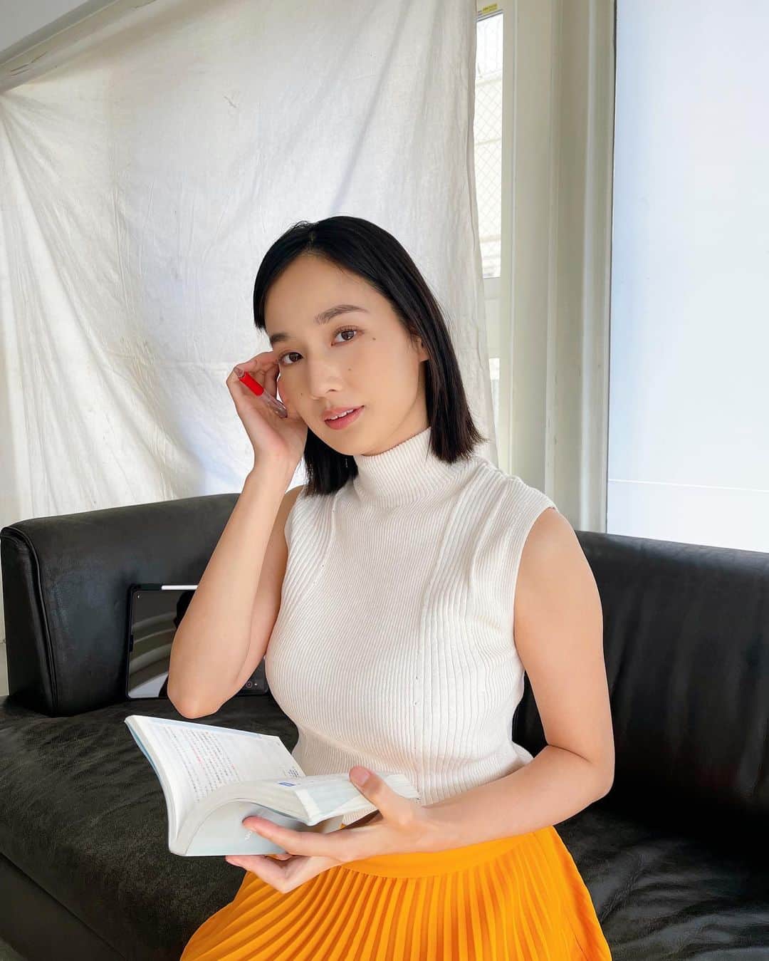 高嶋香帆のインスタグラム：「秋頃開催予定の写真展へ参加します🫶 とっても面白い企画なのでお楽しみに🥰  私は家庭教師役の撮影をしてきました🫡  #撮影 #作品撮り #写真展 #ポートレート #ポートレート撮影 #japanesegirl #followmeplease #ビジョビ」