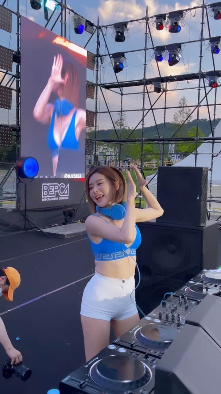 Dj Sodaのインスタグラム：「내일은 마이크로 서울 페스티벌 !! 일요일에 서울랜드에서 만나💙💙  티켓 당첨자 3명은 개별 디엠 보냈어🥰🥰」