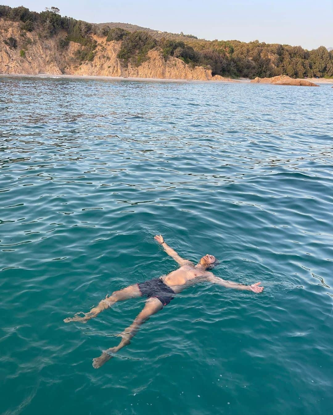 マチュー・フラミニさんのインスタグラム写真 - (マチュー・フラミニInstagram)「Last weekend in paradise..!! ☀️🌊  #summer #sea #sun #nature #mindset #relaxing #time #corsica 🍀」8月28日 0時23分 - mathieuflamini