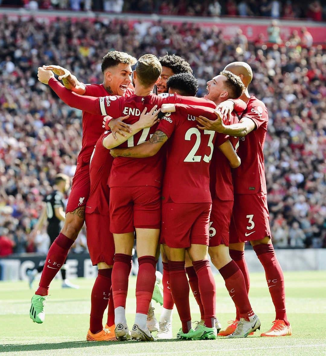 ジョー・ゴメスのインスタグラム：「Lovely afternoon at Anfield 🔴🌞⚽️」