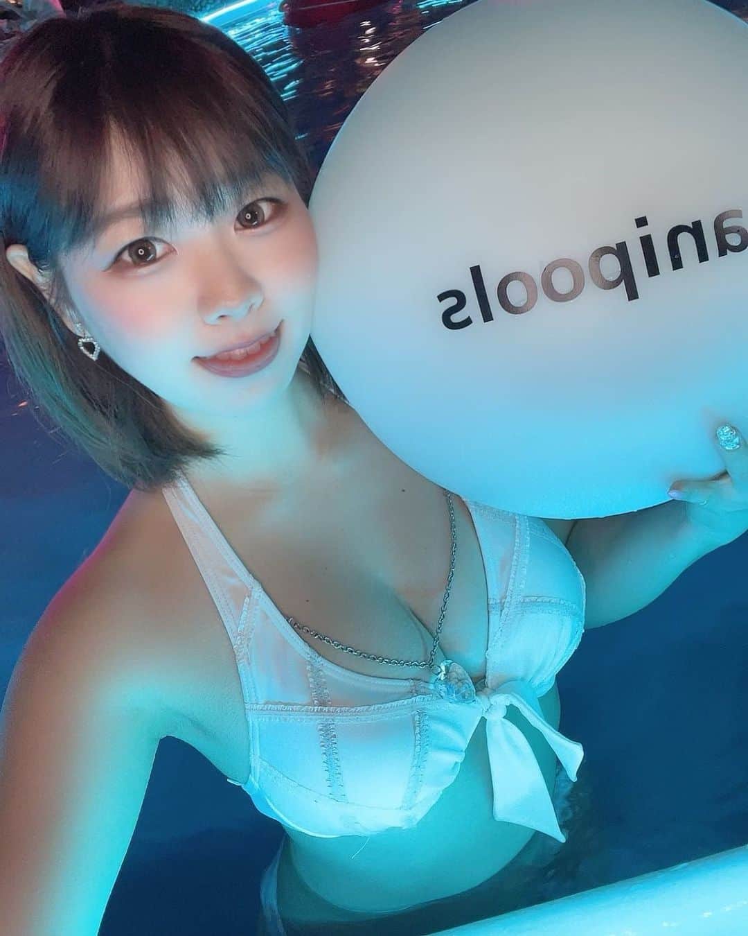 えれなのインスタグラム：「イベントまで後１週間だ！！ がんばるぞ🥰🥰  #バーレスク大阪#バーレスク大阪えれな  #バーレスク#バーレスク東京 #北新地#大阪観光  #ショートカット  #ショートヘア#ショートヘアー女子  #童顔女子#ロリ#ナイトプール #アイドル#ニューオータニ大阪  #ロリ巨乳#インスタ映え #グラビア撮影 #ロリ顔 #大阪#梅田#ショートヘアー  #グラドル自撮り部 #童顔巨乳 #エンタメ活動を止めない  #burlesque#burlesqueosaka #burlesquetokyo#gravureidol  #gravure#japanesegirl」