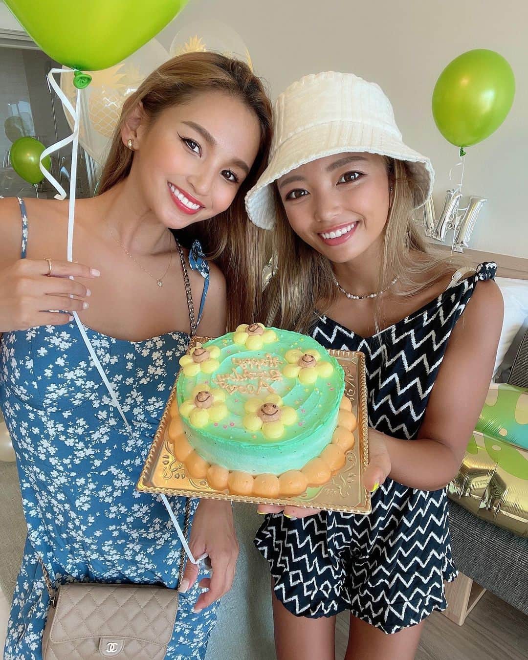 さーちゃんのインスタグラム：「🎂💕 happy birthday💓 ぷりんせすもり👸🏽@xx817.a  ・ だいすきなACOちゃん お誕生日おめでとう🤣💕 日程合わせれなくて遅くなったけど お誕生日ぷち旅行☺️w ・ なかなか会えない時もあるけど、 こころはいつもあなたのそばにいます😇 めっちゃHAPPYな1年にしよーね😚💕 ・ @watermarkhotel_miyakojima」