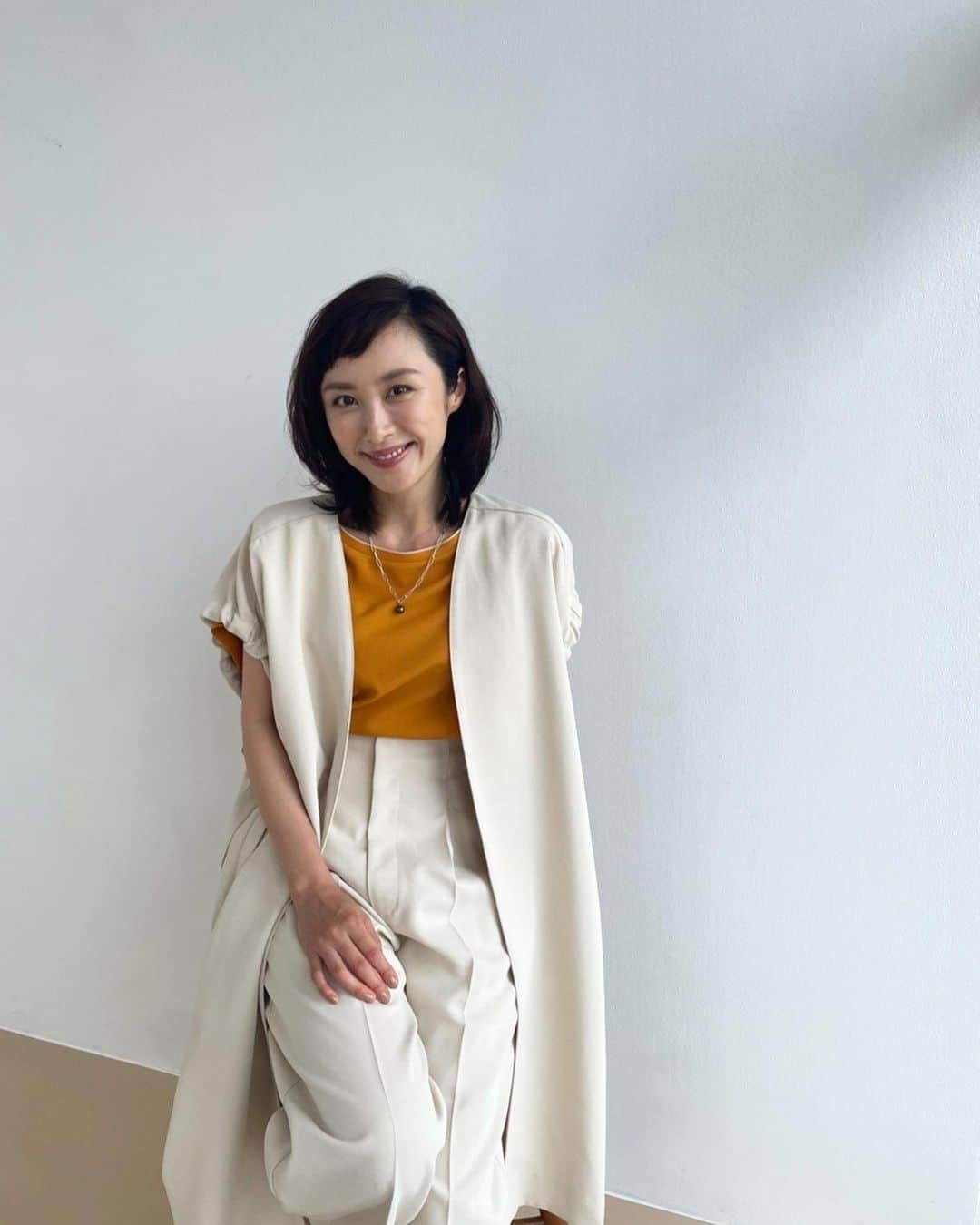 山口もえのインスタグラム：「・  MORE45周年おめでとうございます🎉  MOREと私 生まれた年が同じなの…  45周年特別連載で45歳の方を取材されていて 10月号では私が登場しております 色々語ってます♡  #MORE#雑誌 #45周年 #1977 #45」
