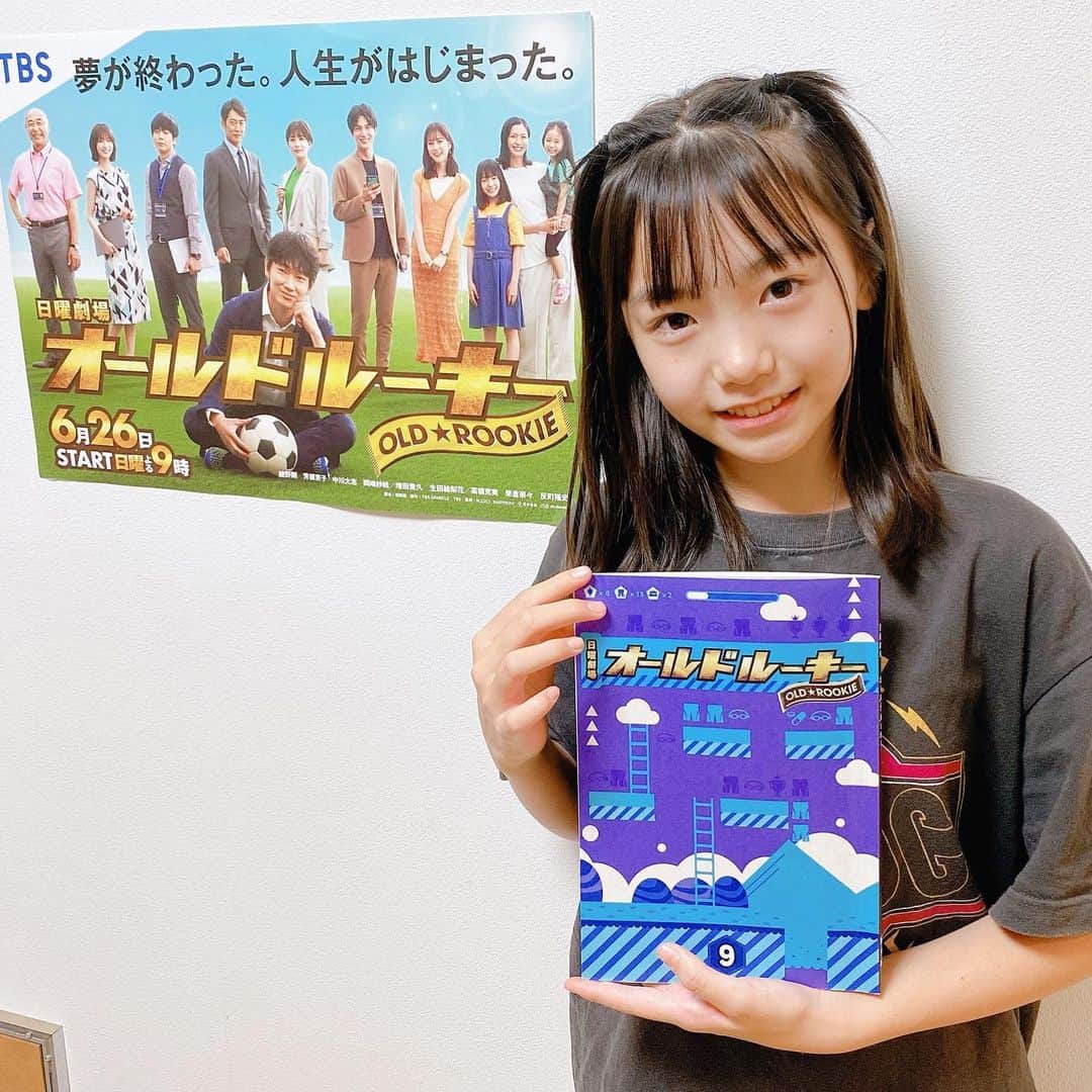 のインスタグラム：「. #オールドルーキー 本日、第９話放送です。 . ８話の最後 なんの電話だったのかな… . . . 今夜9時 ぜひ！ご視聴ください！ ８話#TVer にて見逃し配信中です。 .  2枚目の写真 たまたま指ハート❤︎ . . #日曜劇場 #TBS #オールドルーキー @oldrookie_tbs  #新町泉実 役 @kurumi_inagaki  #稲垣来泉 .」