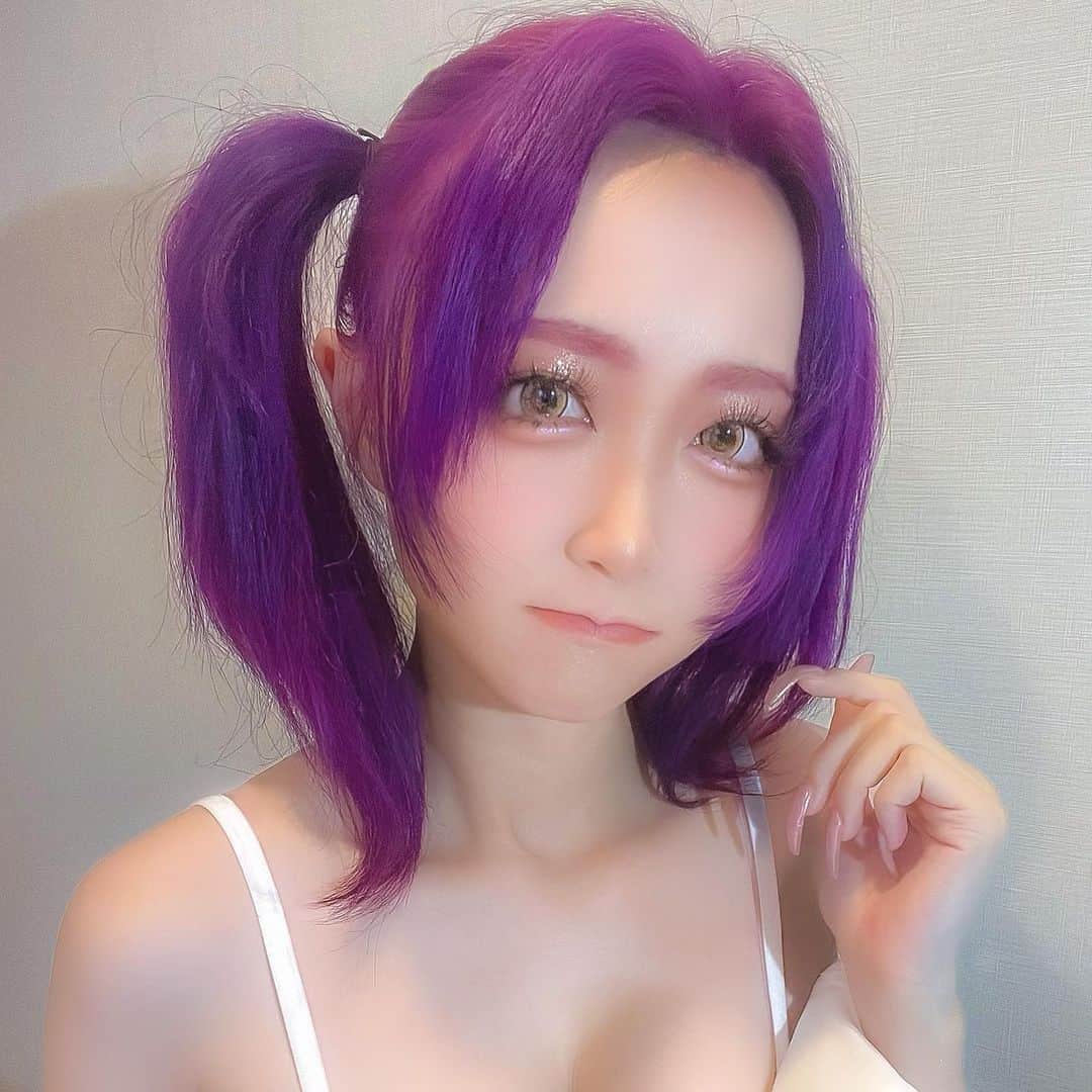 のインスタグラム：「お布団で二度寝したいね  #cosplayer #cosplaygirl  #cosplaygirls  #cosplayphoto  #cosplayselfie  #selfie  #japanesegirl  #gamer #cosplayerchamomile  #chamomilecosplay  #cosplaysexy  #chamomile   ♡♡♡緊急のお知らせ♡♡♡ 店舗の場所が変更になりました！  メルトアスリープ 秋葉原 東京都千代田区外神田4-4-9 松井ビル2F  最寄駅は秋葉原駅です！ 場所気をつけてお越しください！！」